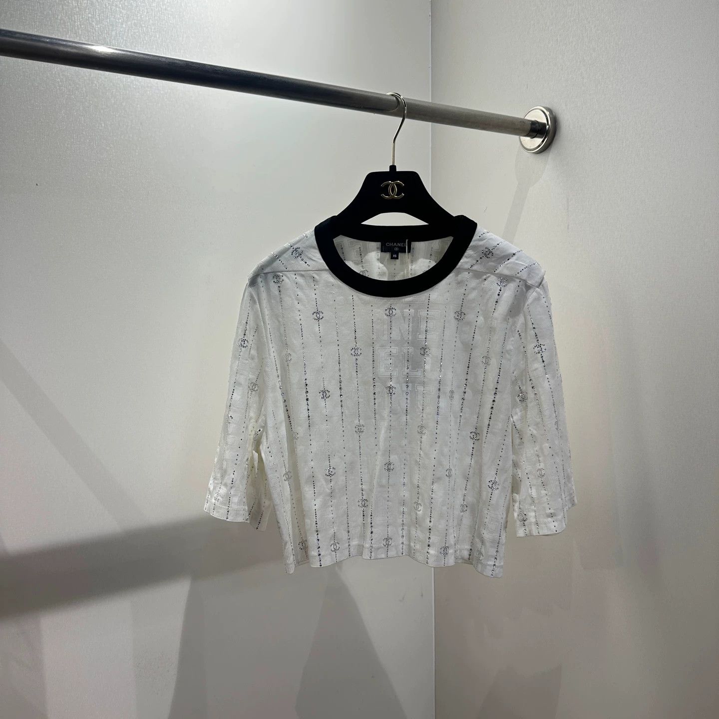 Chanel Chanel 23C White Allover Crystal Logo Short Sleeve Tee XS Size XS / US 0-2 / IT 36-38 - 1 Thumbnail