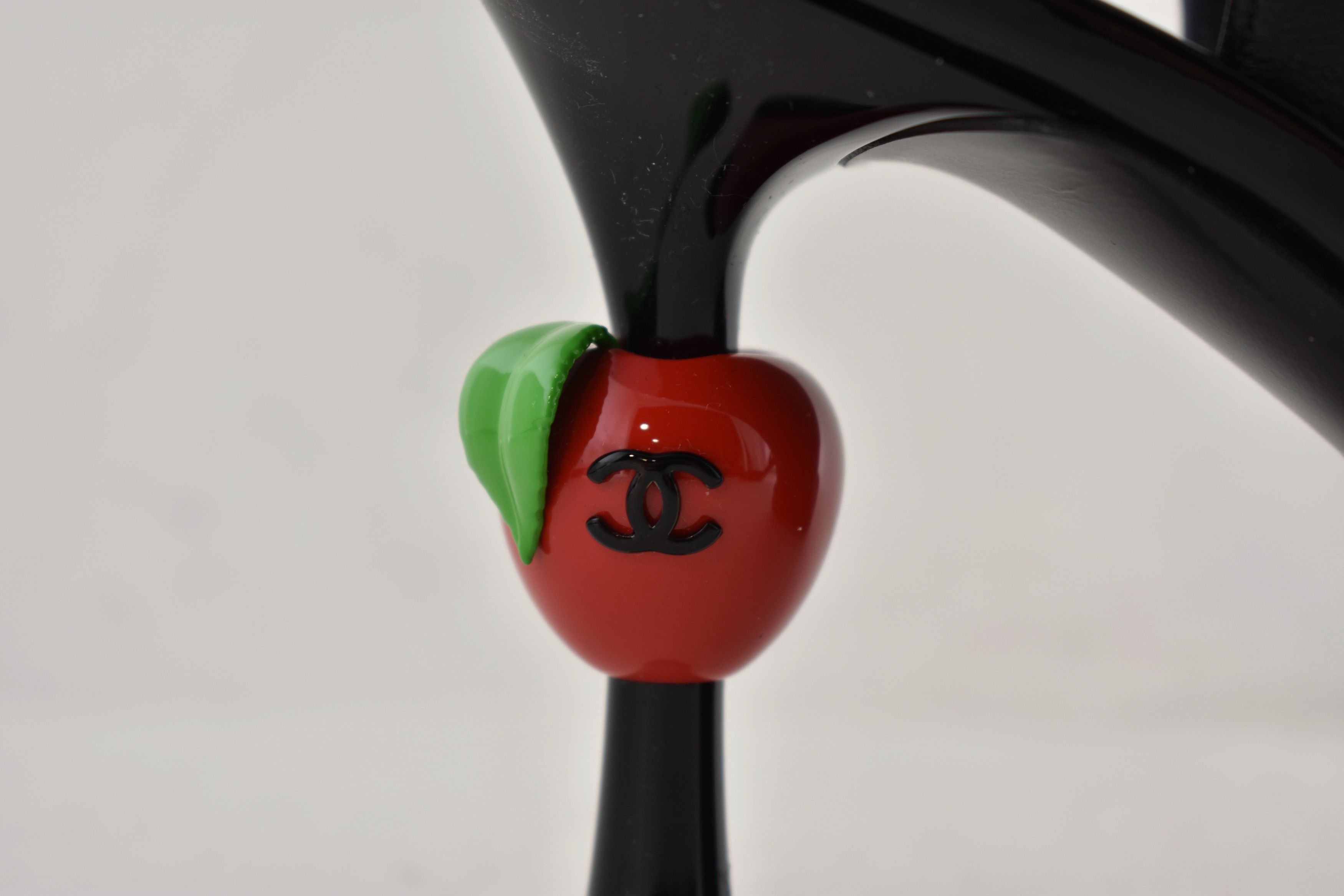 Chanel 26A Blazy Red Apple Sling CC Logo Slingback Heel Pump 39 Size US 9 / IT 39 - 6 Thumbnail