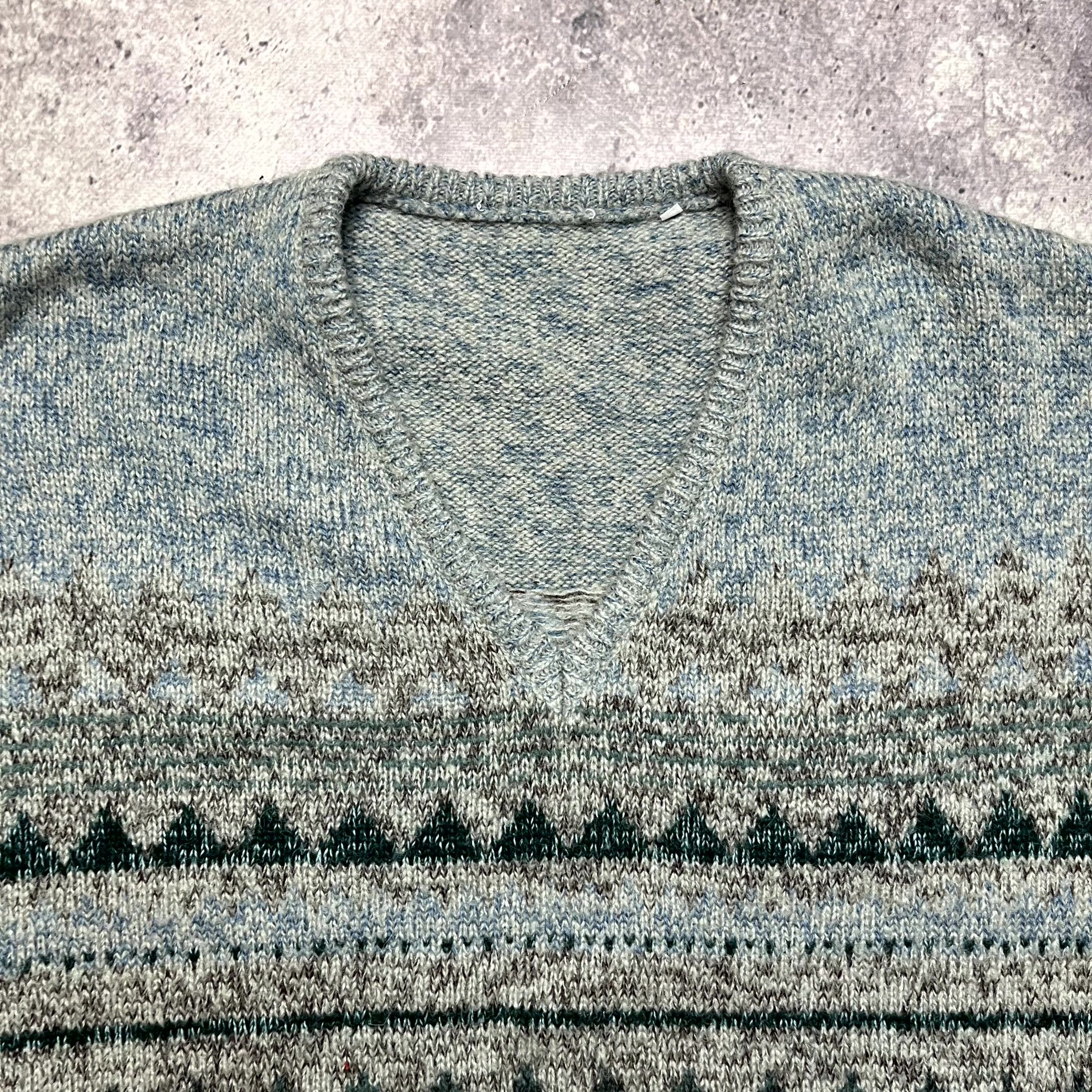 Vintage Vintage Italian Wool V-Neck Nordic Geometric Sweater Size L Size US L / EU 52-54 / 3 - 3 Thumbnail
