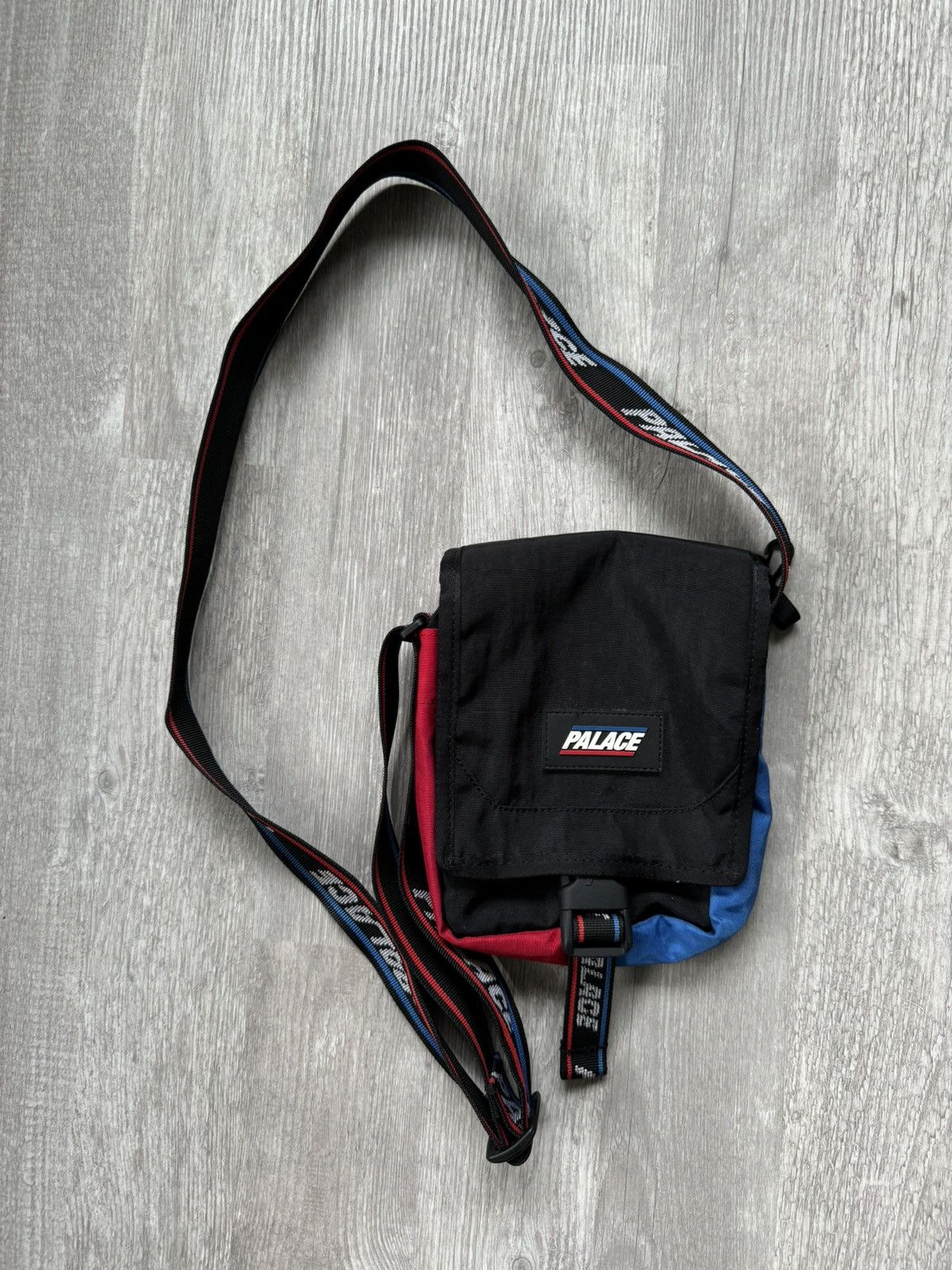 Palace side bag store