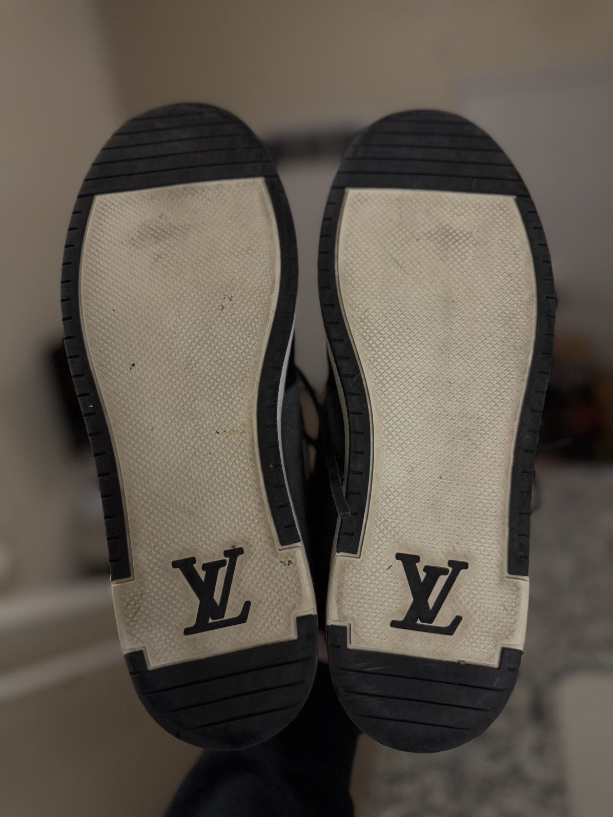 Louis Vuitton 8LV/9US Louis Vuitton Damier Black Mid Top Sneakers Size US 9 / EU 42 - 15 Thumbnail