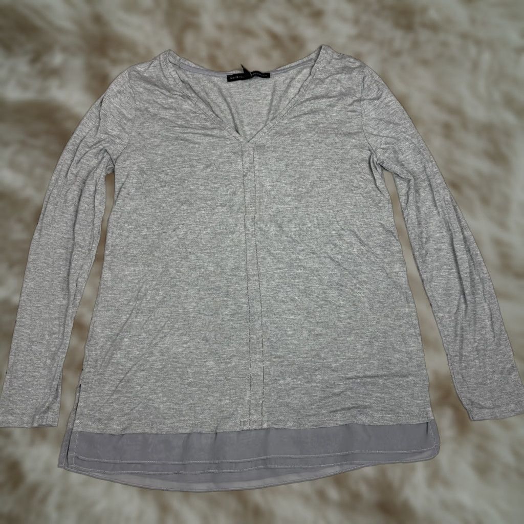 White House Black Market VINTAGE White House Black Market Gray Blouse Shirt Top Long Sleeve V-Neck Stretch Sz M Womens Size M / US 6-8 / IT 42-44 - 1 Thumbnail