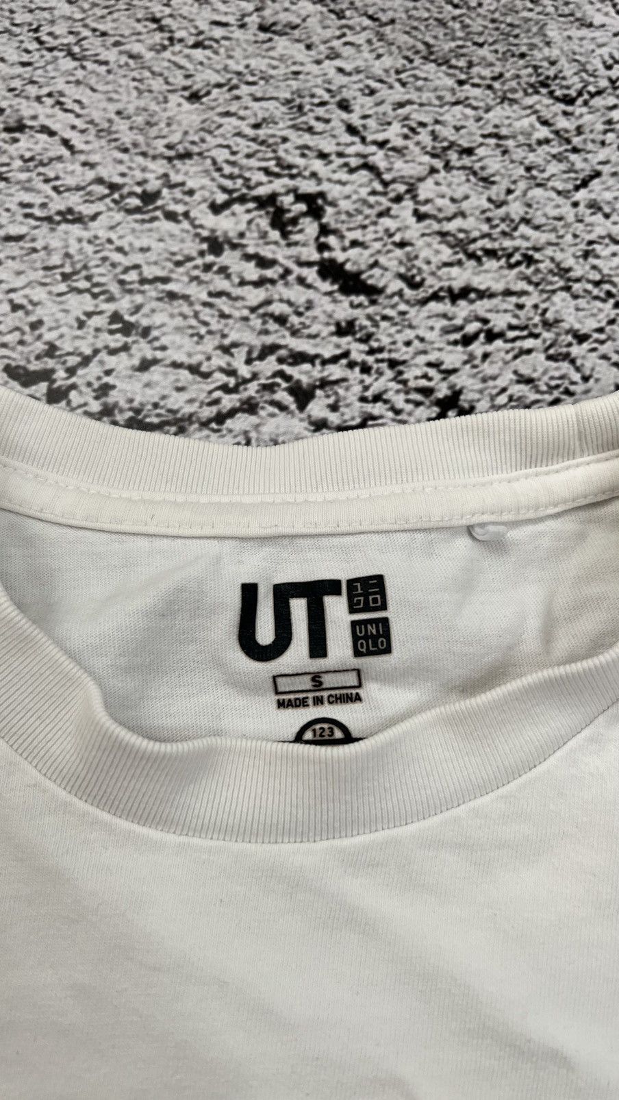 Kaws × Uniqlo Kaws x Uniqlo UT Sesame Street T shirt Size US S / EU 44-46 / 1 - 6 Thumbnail