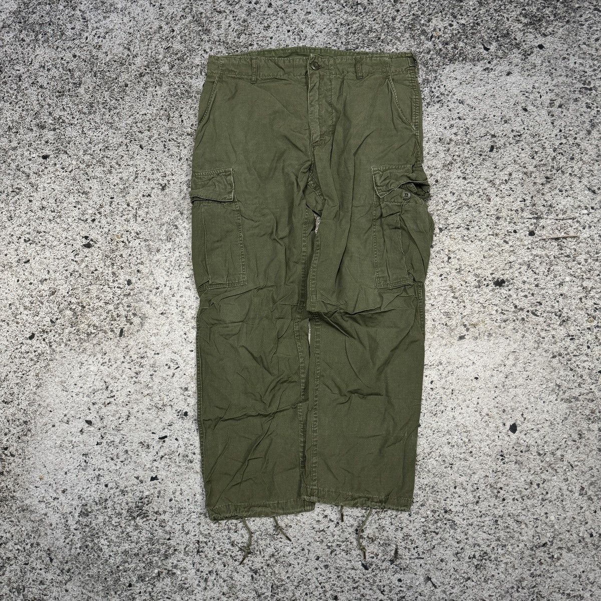 Vintage 80s Faded Green US Army Fatigue Cargo Pants Size US 33 - 1 Thumbnail