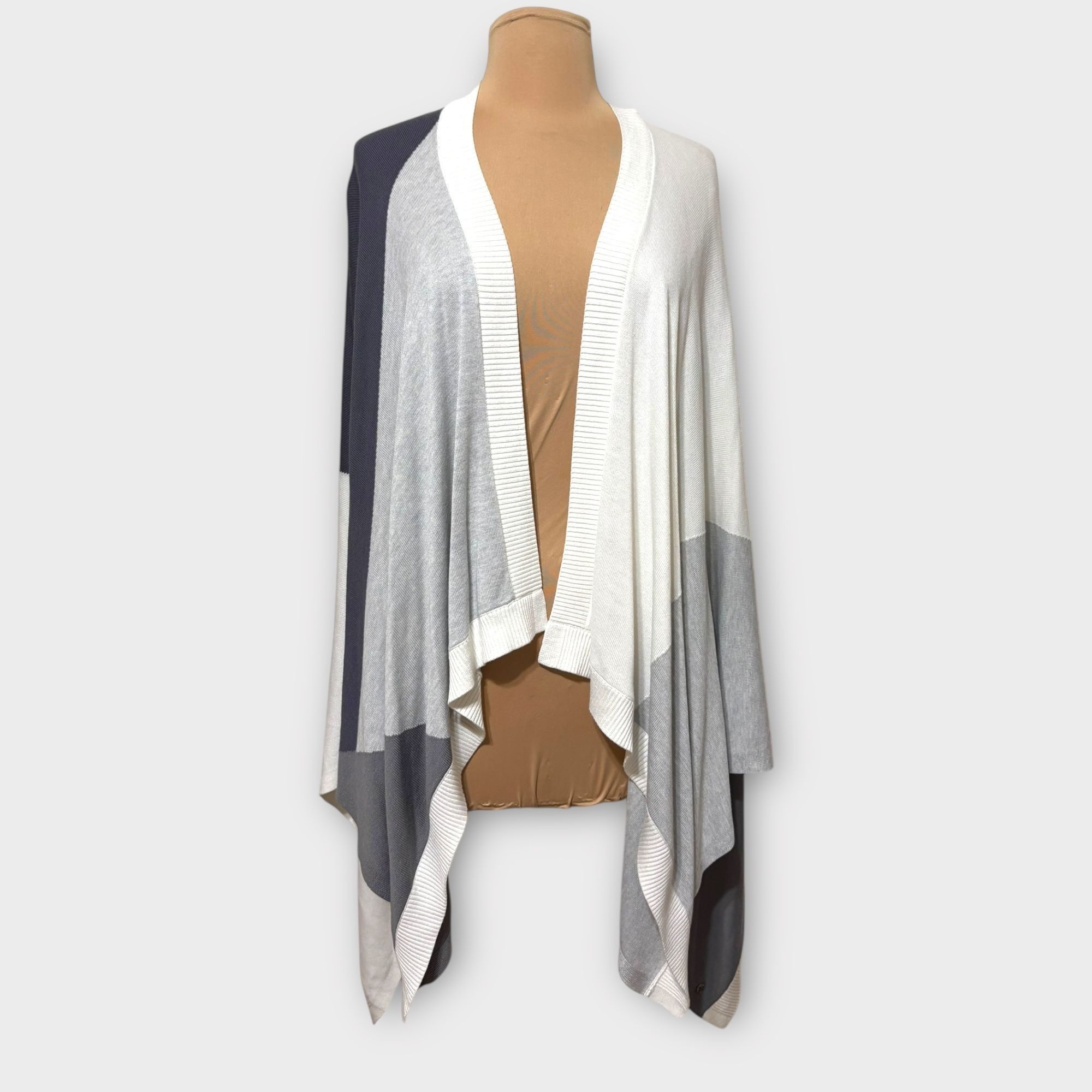Lululemon Lululemon Hatha Wrap OS Nebula Raceway Grey White Shawl Worn Size ONE SIZE - 10 Thumbnail