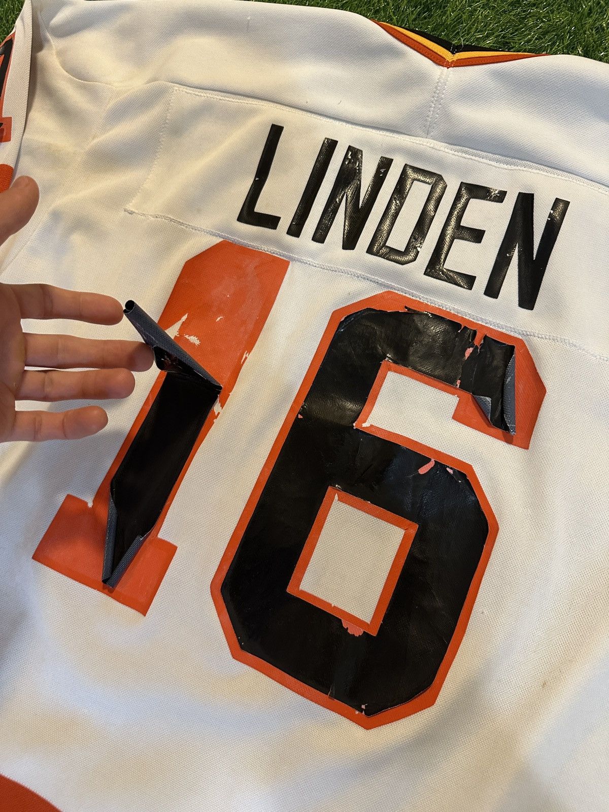 NHL Vintage nhl vancouver canucks flying skate trevor linden Lrg Size US L / EU 52-54 / 3 - 4 Thumbnail