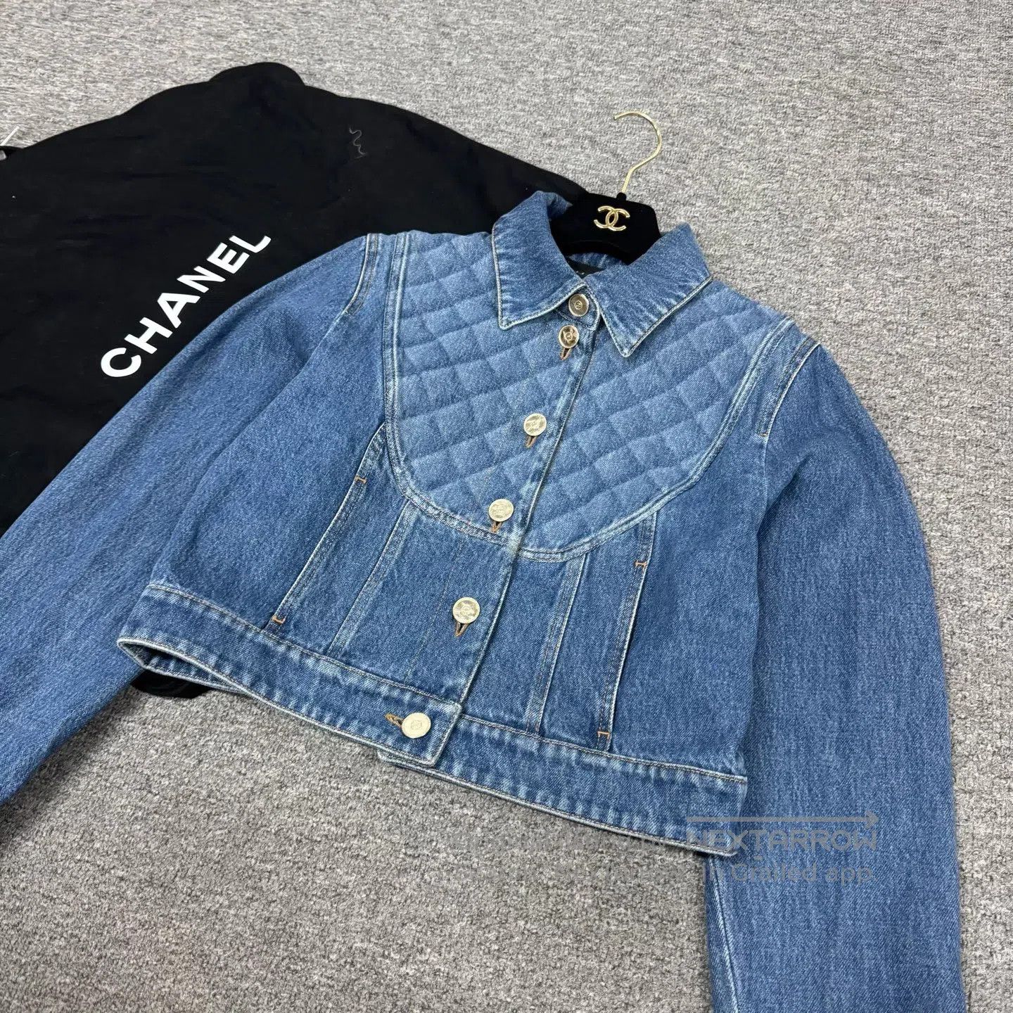 Chanel Chanel Short denim jacket with blue diamond-patterned patc Size M / US 6-8 / IT 42-44 - 3 Thumbnail
