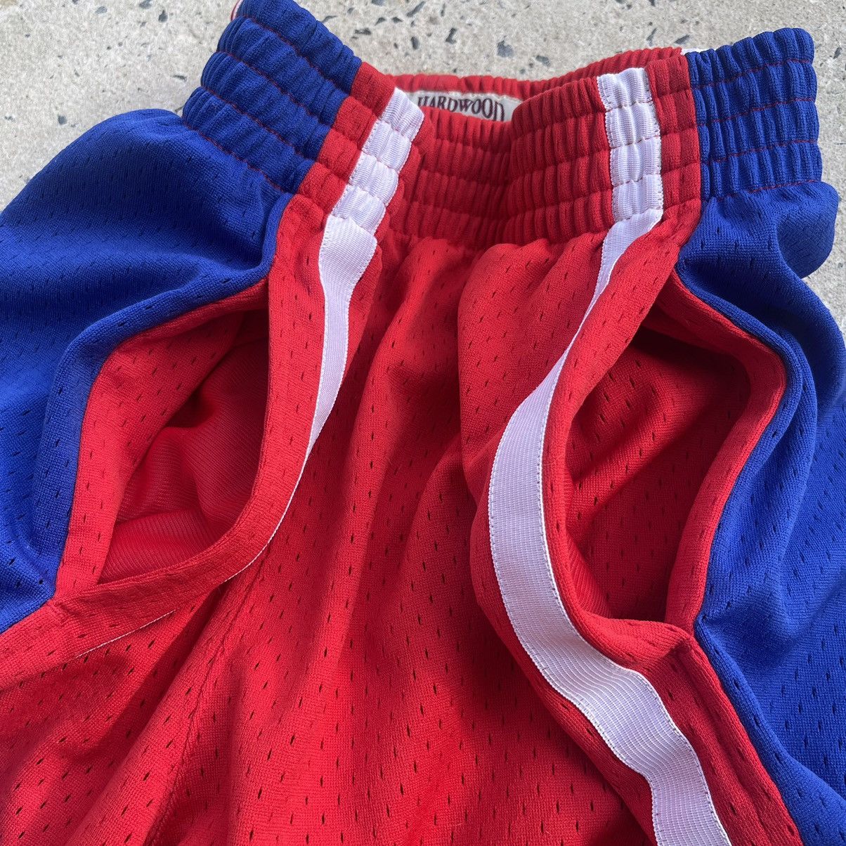 Mitchell & Ness 1997-98 PHILADELPHIA 76ERS MITCHELL AND NESS SWINGMAN Short Size US 30 / EU 46 - 2 Thumbnail