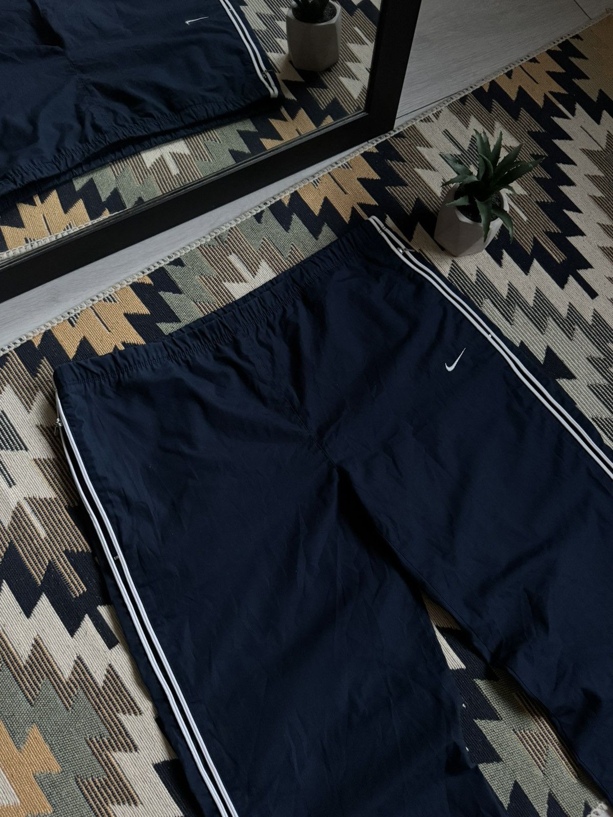 Nike Vintage Nike Nylon Y2K Swoosh Baggy Pants Size US 34 / EU 50 - 5 Thumbnail