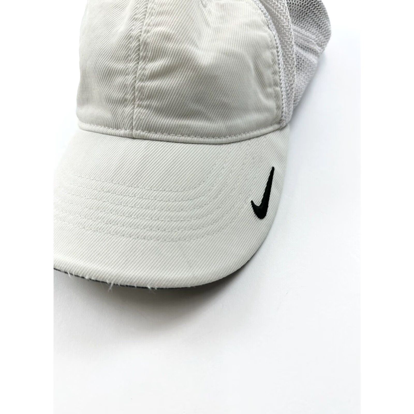 Nike VINTAGE Nike Golf Hat Men’s OZ Flexfit White Men's One Size White Golf Hat OZ Flexfit Nike Hat Mens White Vintage Size ONE SIZE - 3 Thumbnail