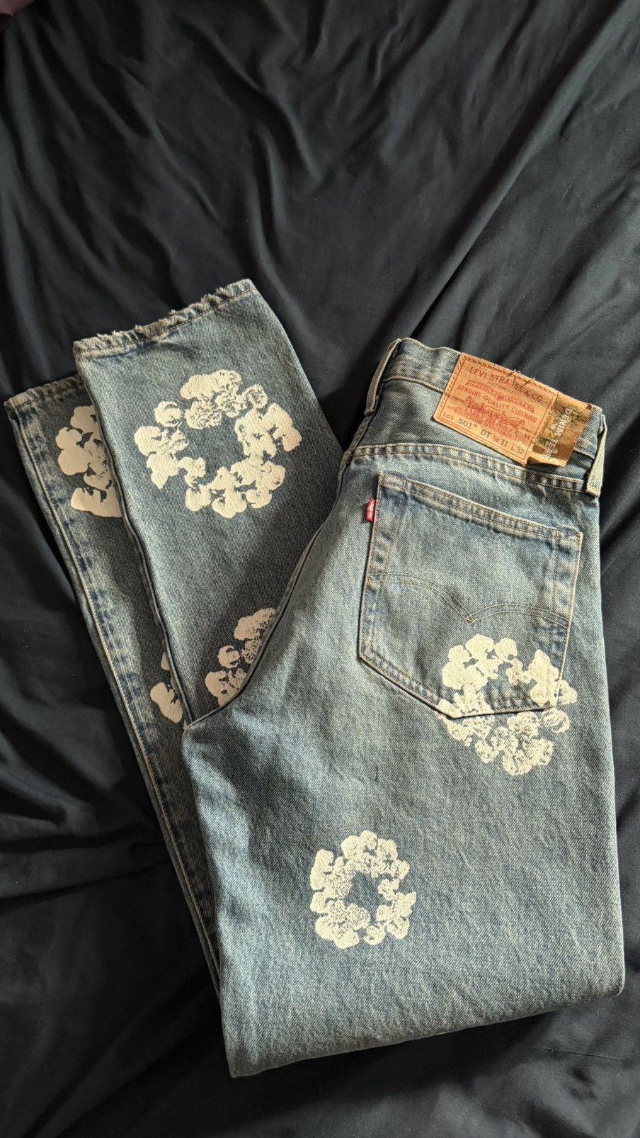 DENIM TEARS Levi’s X Denim Tears 501 The Cotton Wreath Jean Light Wash Size US 31 - 5 Thumbnail