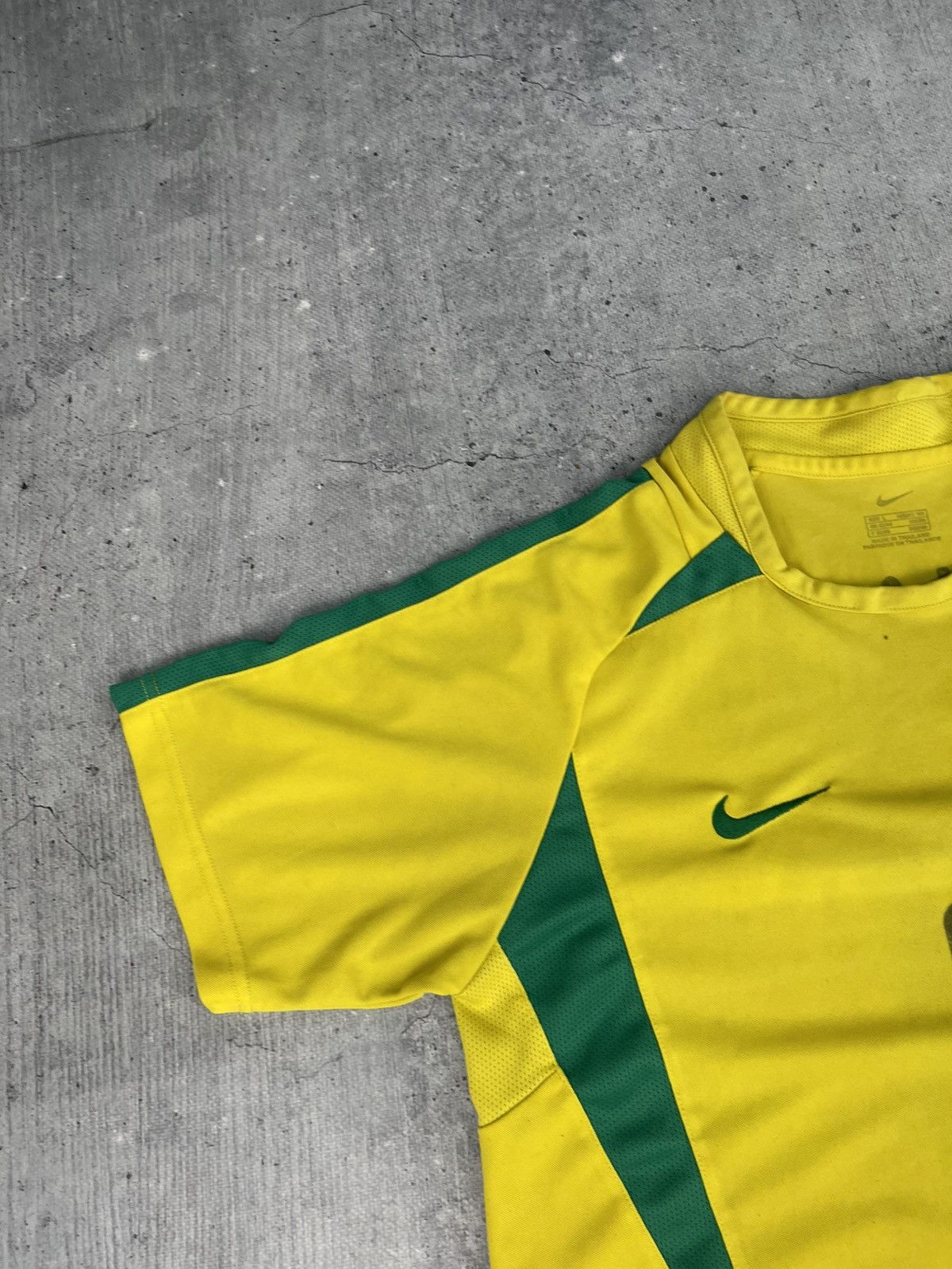 Nike Nike Rare Brazil Ronaldo 9 2002 vintage jersey size L Size US L / EU 52-54 / 3 - 7 Thumbnail