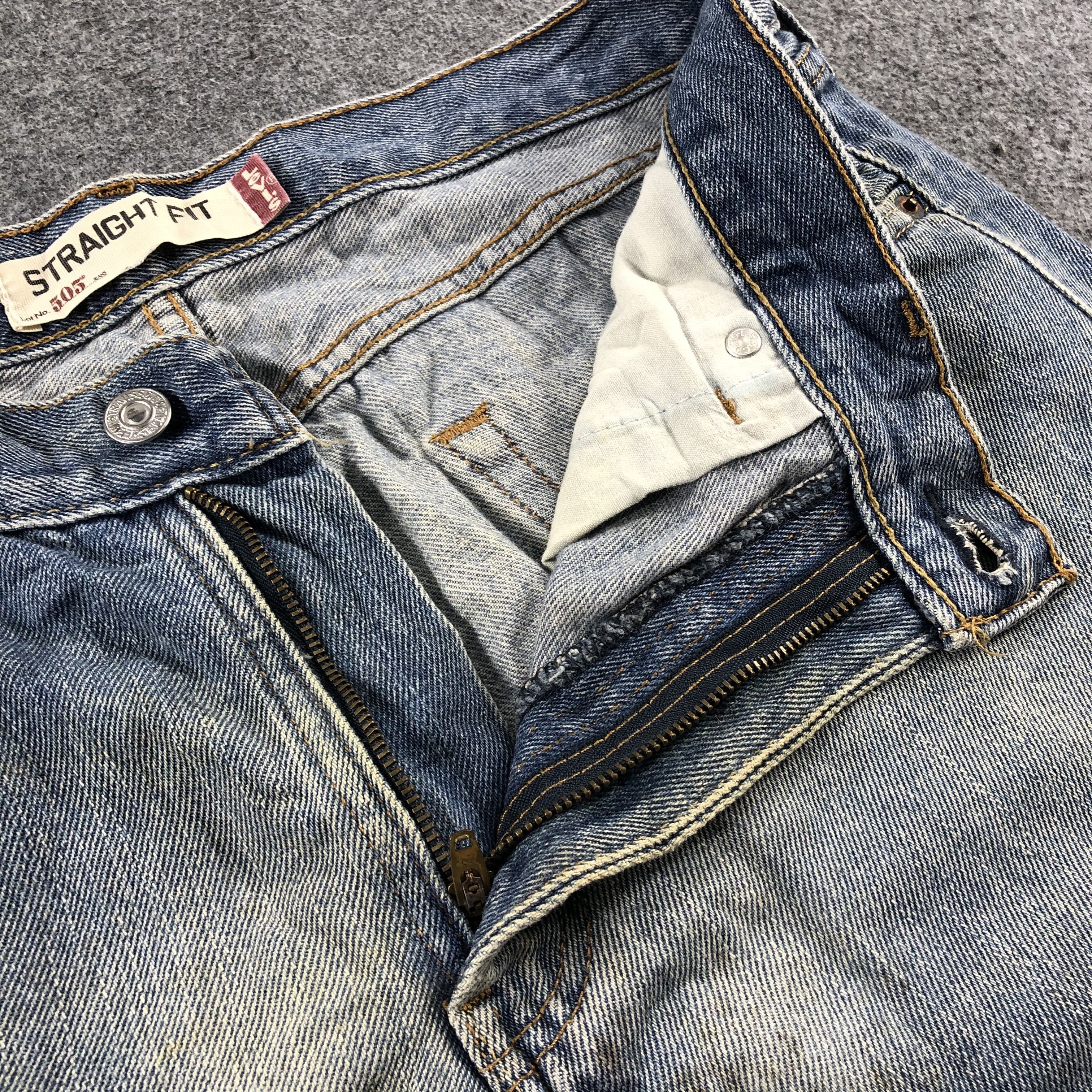 Levi's Vintage Blue Wash Levis 505 Jeans-J2676 Size US 33 - 9 Thumbnail