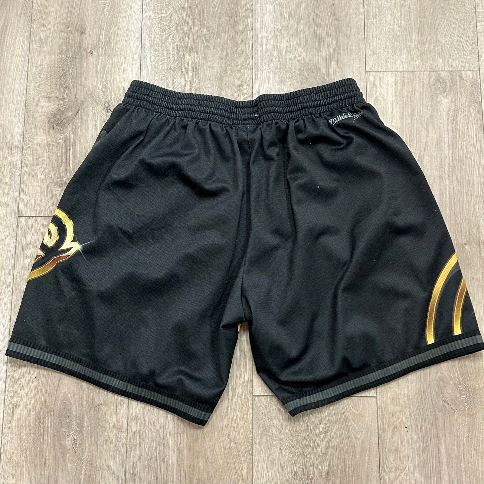 Mitchell & Ness Mitchell & Ness Chicago Bulls Big Font Basketball Shorts Size US 36 / EU 52 - 3 Thumbnail