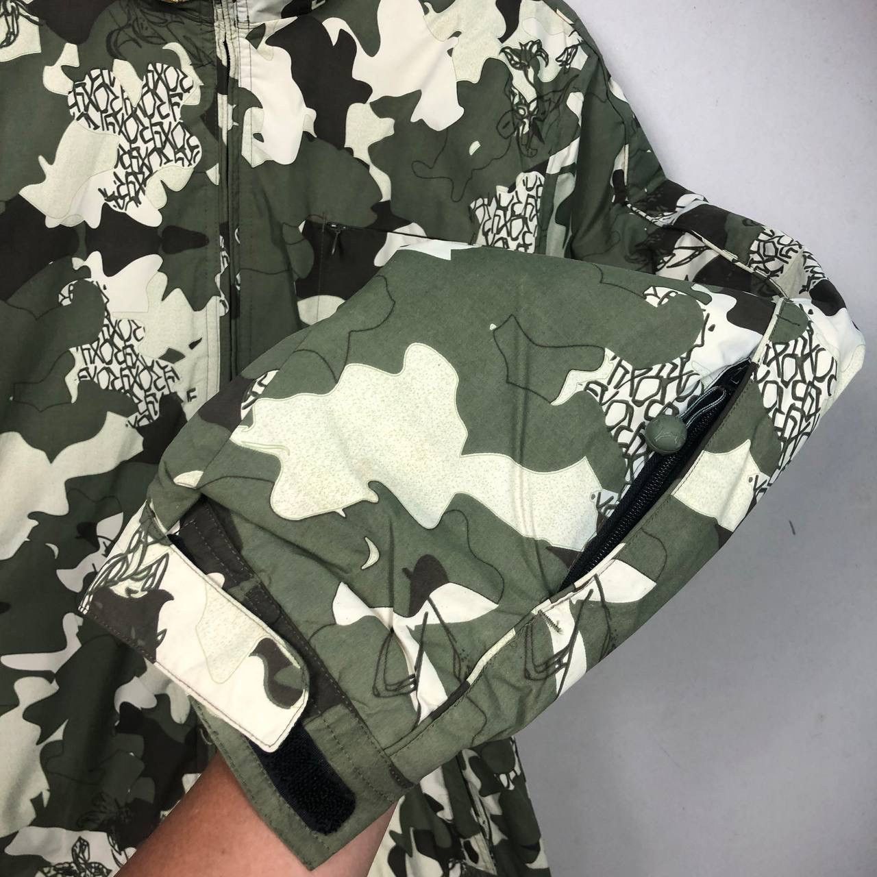 Other ROXY Camouflage Soft Shell Hooded Jacket Winter Fashion Size US L / EU 52-54 / 3 - 6 Thumbnail