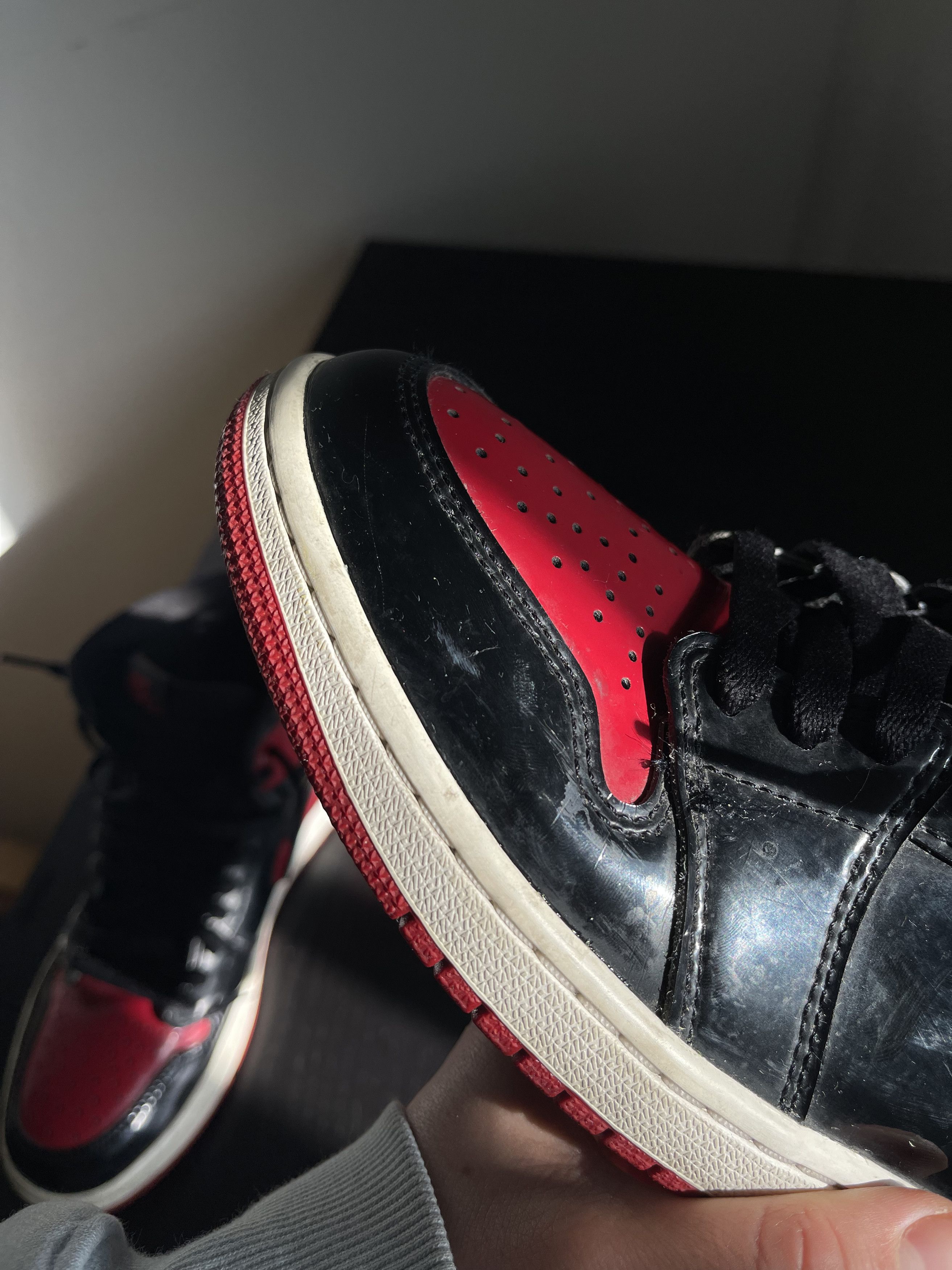 Nike Jordan 1 Patent Bred Size US 8.5 / EU 41-42 - 6 Thumbnail