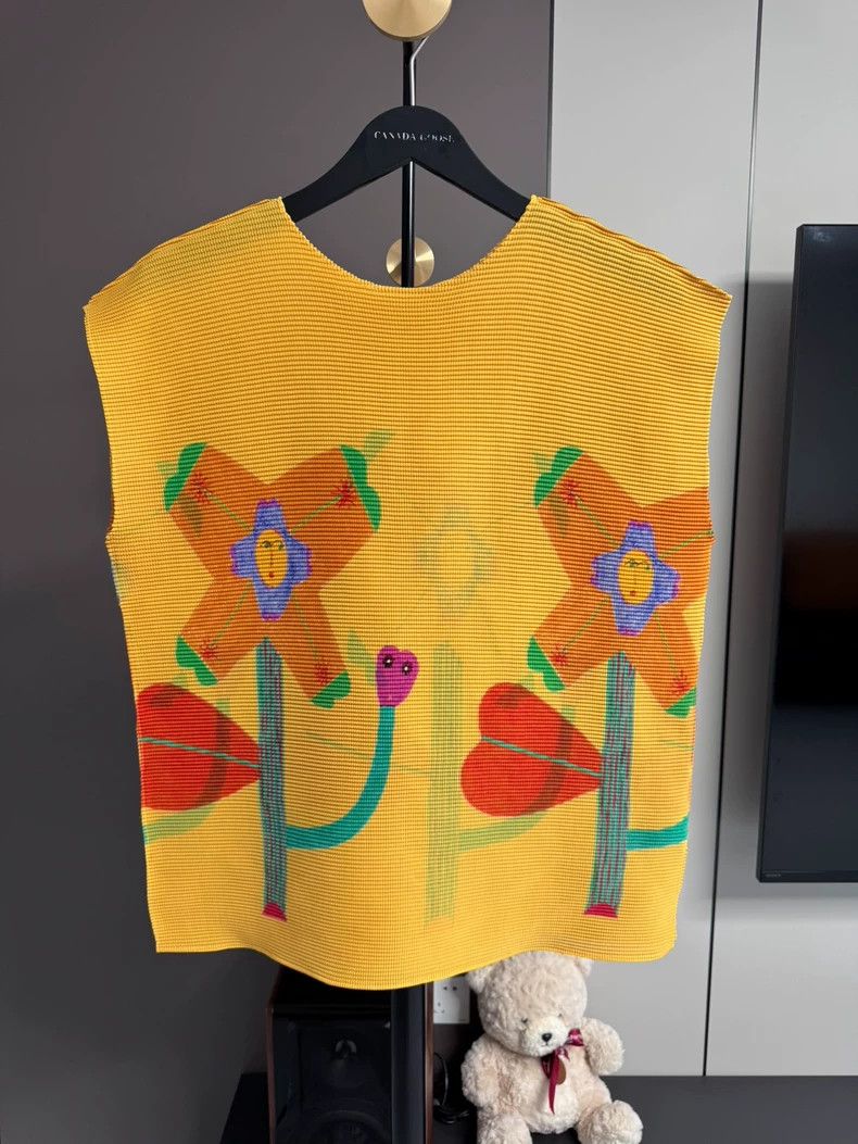 Issey Miyake Issey Miyake size:one size Yellow round-neck printed short Size XS / US 0-2 / IT 36-38 - 1 Thumbnail