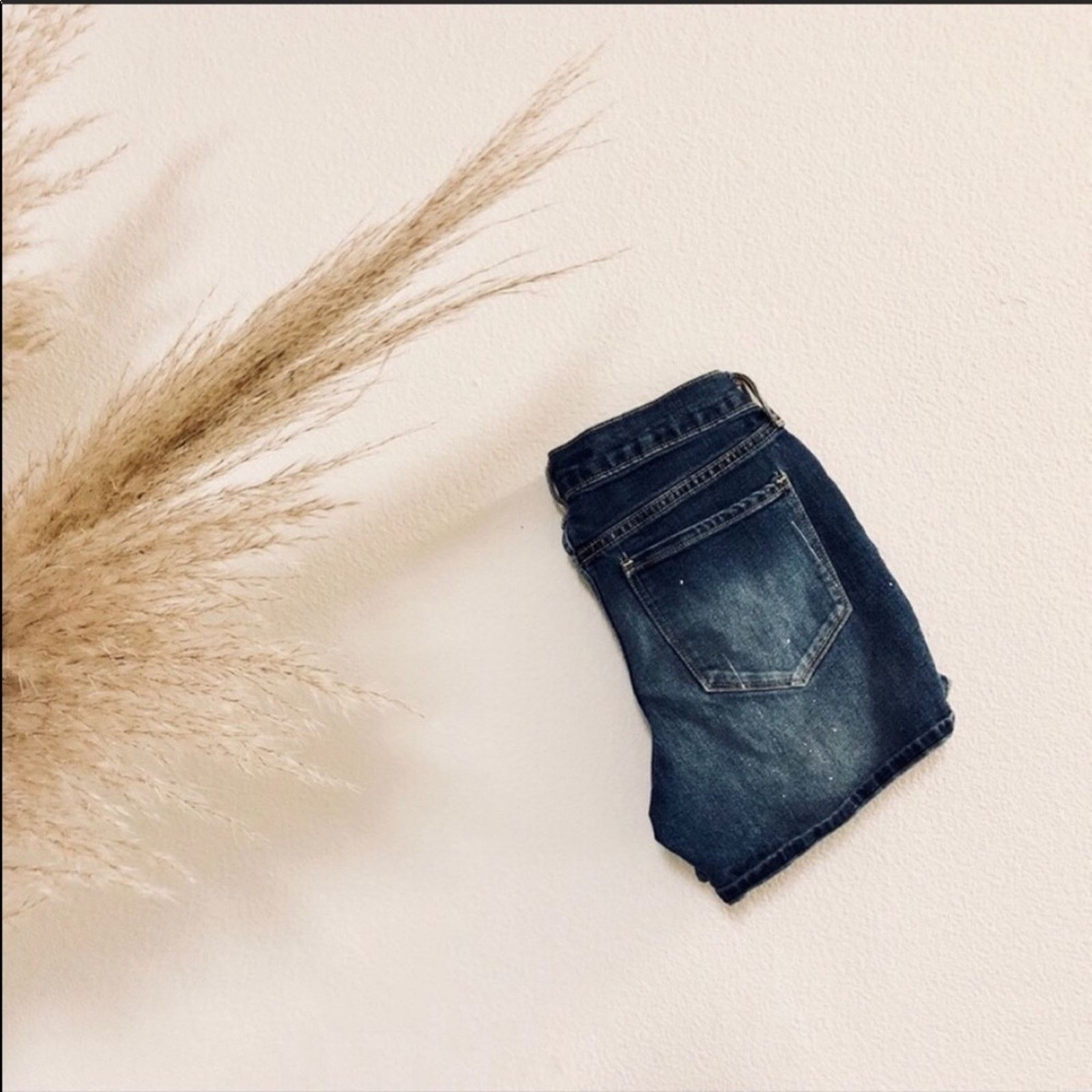 Old Navy OLD NAVY Dark Blue White Paint Boyfriend Denim Jean Shorts Size 25" / US 0 / IT 36 - 7 Thumbnail