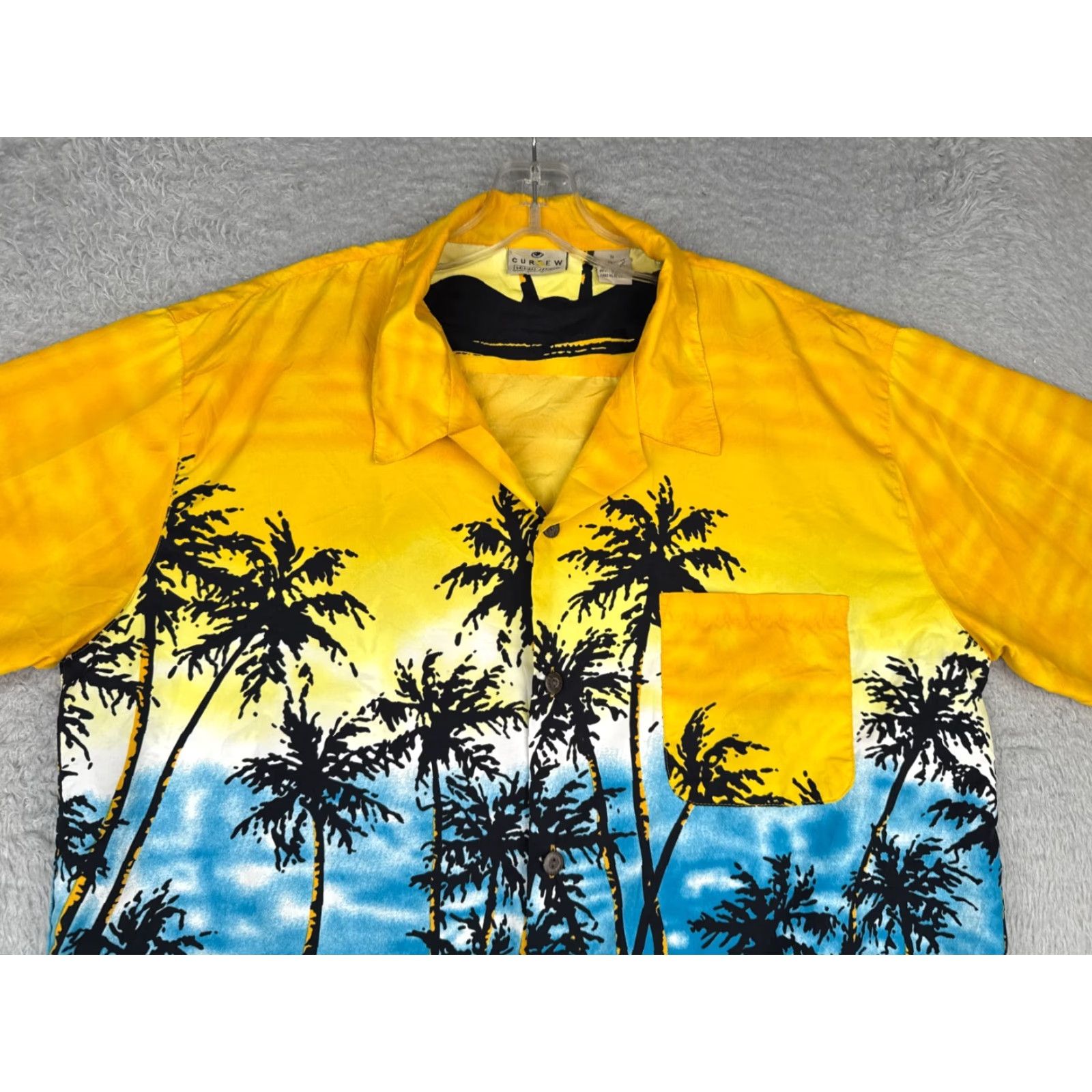 Vintage Curfew Shirt Mens Hawaiian Short Sleeve Button-Up Yellow 100% Polyester Floral 44 in Chest Adult Medium Size US M / EU 48-50 / 2 - 4 Thumbnail