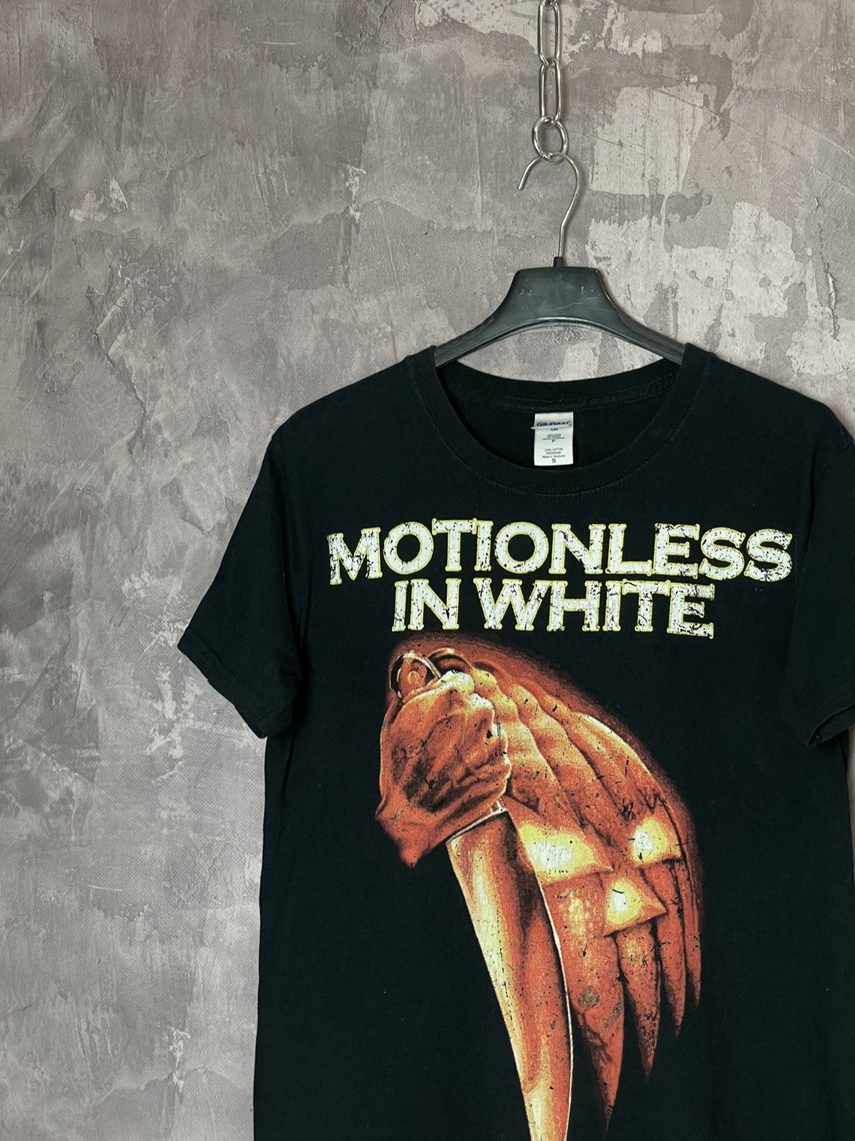 Band Tees × Vintage Vintage Motionless in white band rock tee Size US S / EU 44-46 / 1 - 6 Thumbnail