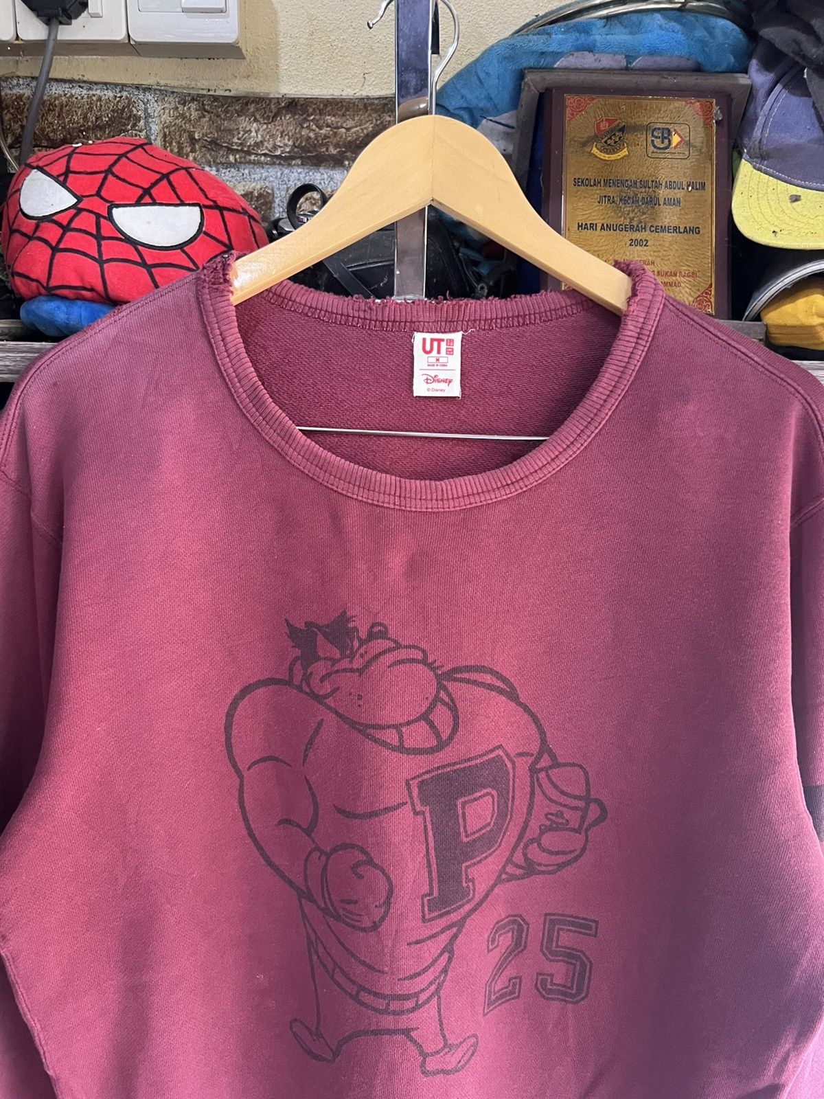 Disney 🔥Distressed Uniqlo x Disney Crewneck Sweatshirt Size US M / EU 48-50 / 2 - 3 Thumbnail