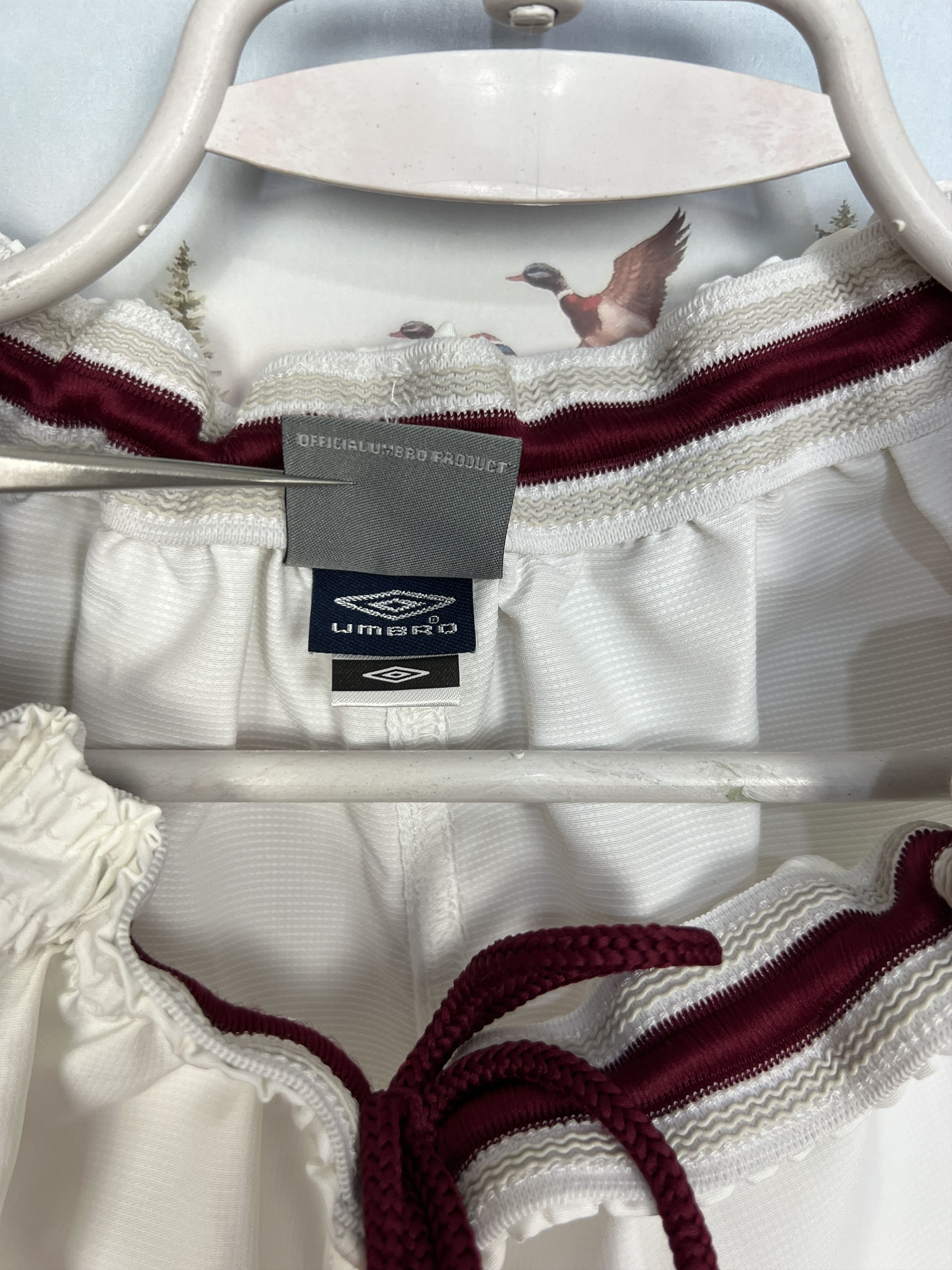 Umbro Vintage Umbro Heart Of Midlothian Hearts Football Shorts Size US 36 / EU 52 - 9 Thumbnail