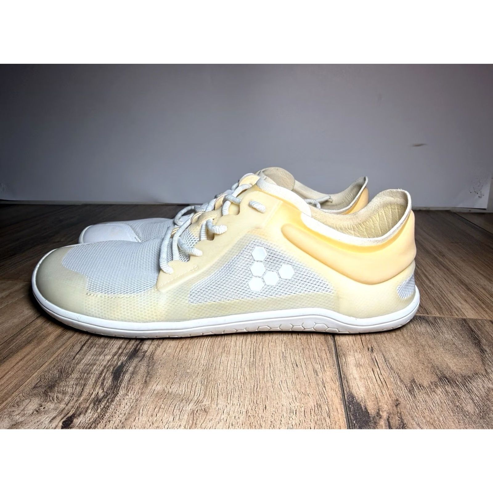 Vivobarefoot VivoBarefoot Women's Primus Lite III Minimalist Trainers Bright White EU40 US9 Ladies Running Sneakers Size US 10 / IT 40 - 3 Thumbnail