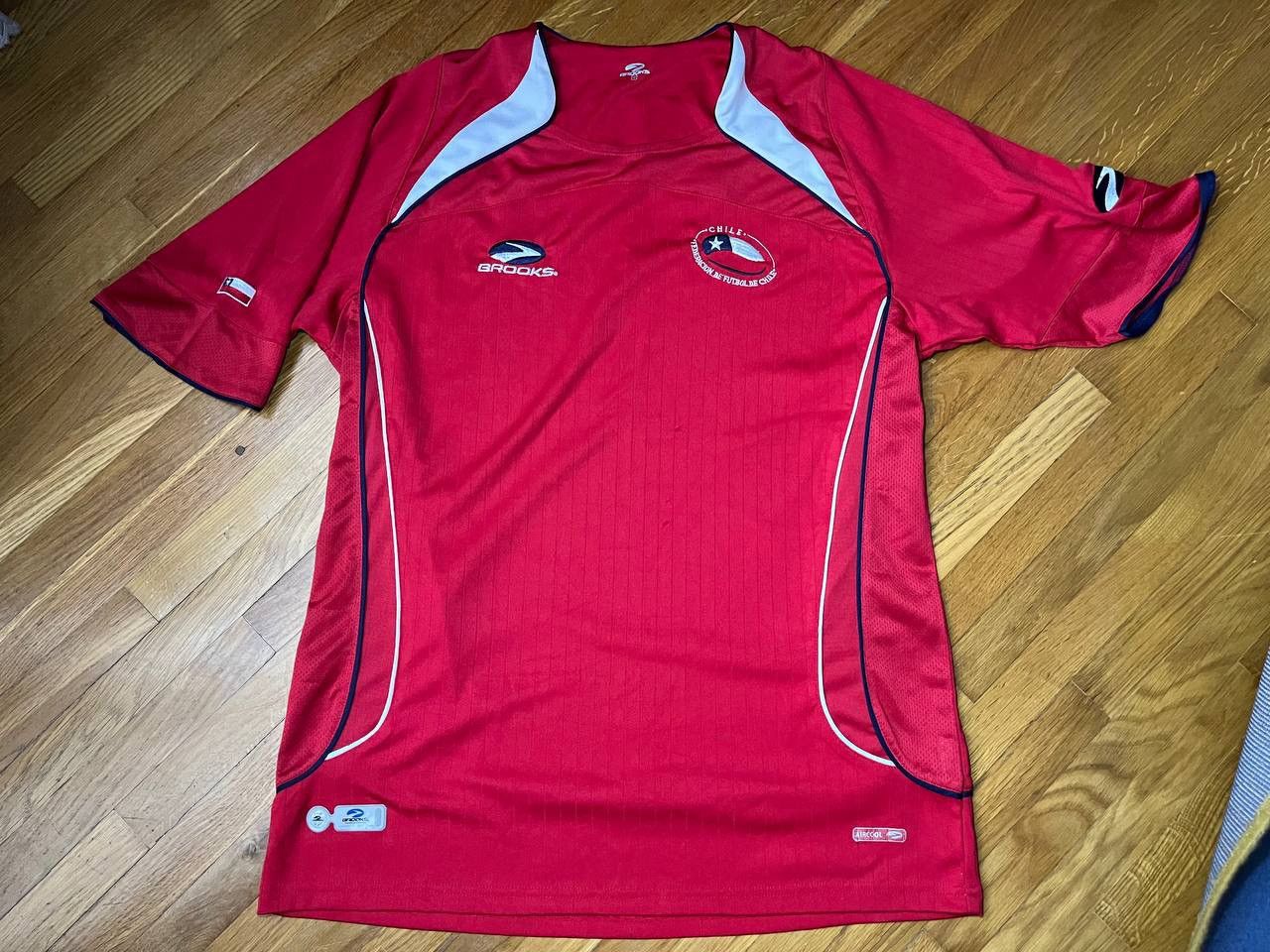 Brooks Brooks Chile national football team 2007-2009 jersey Size US M / EU 48-50 / 2 - 1 Thumbnail