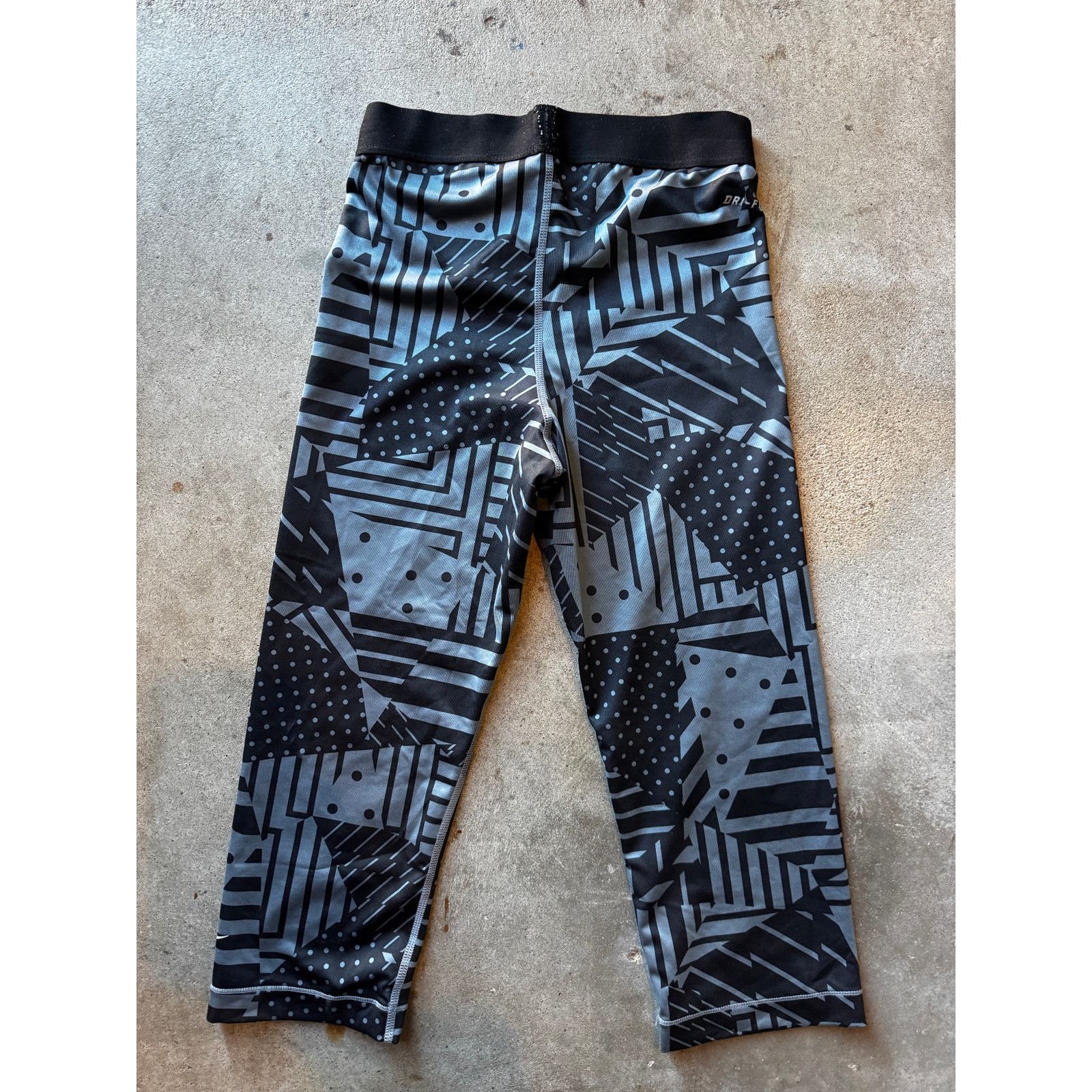 Nike Nike Pro Dri Fit Capri Leggins (S) Size 28" / US 6 / IT 42 - 2 Thumbnail