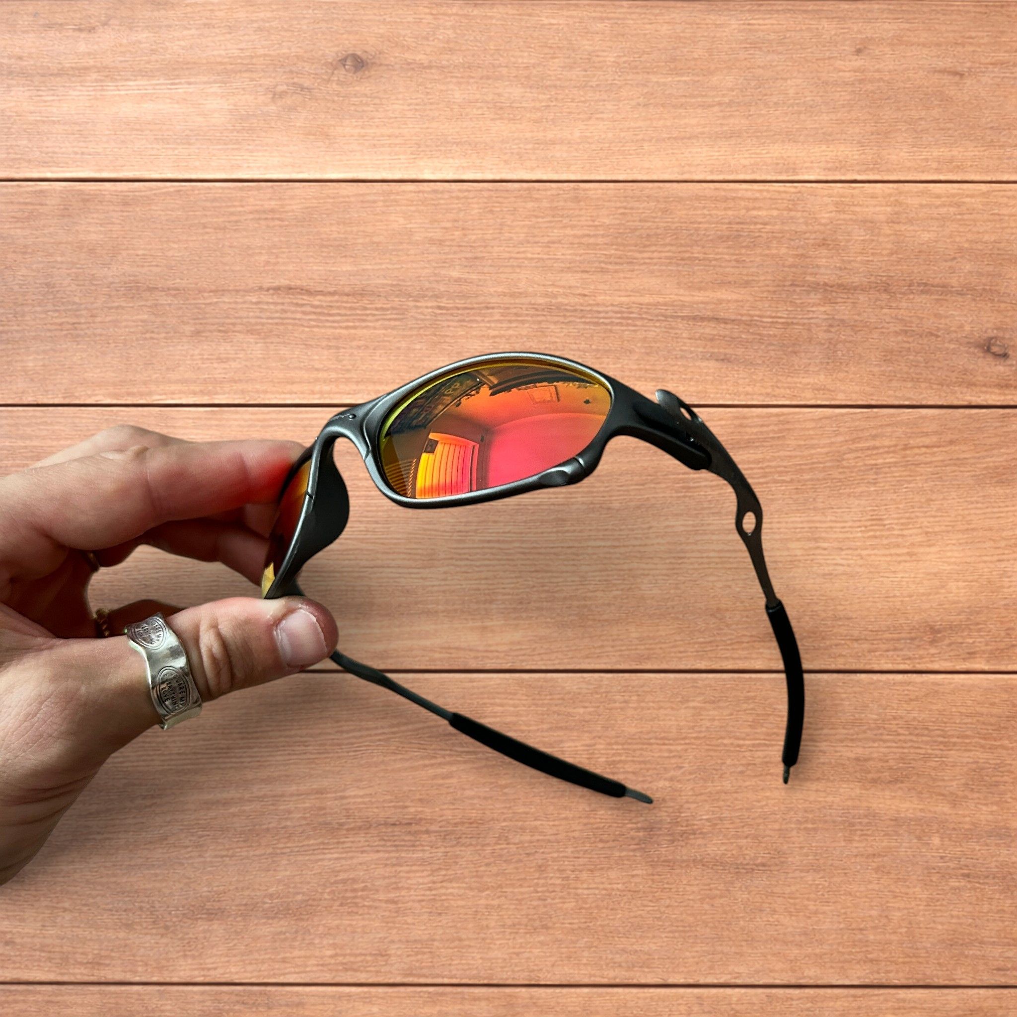 Japanese Brand Insane metal frame sunglasses in black with red lense. Size ONE SIZE - 2 Thumbnail