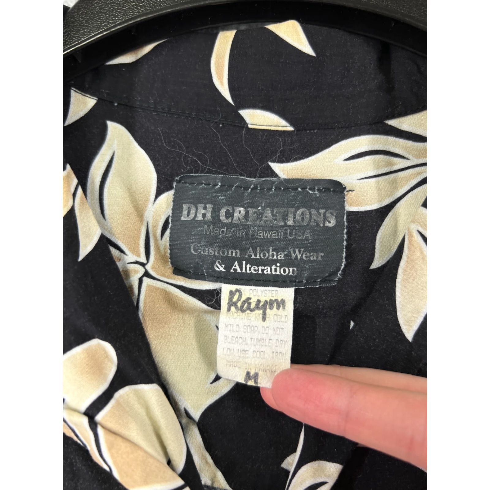 Vintage DH Creations Shirt Mens Small Black Beige Floral Hibiscus Polyester Hawaiian Size US S / EU 44-46 / 1 - 3 Thumbnail