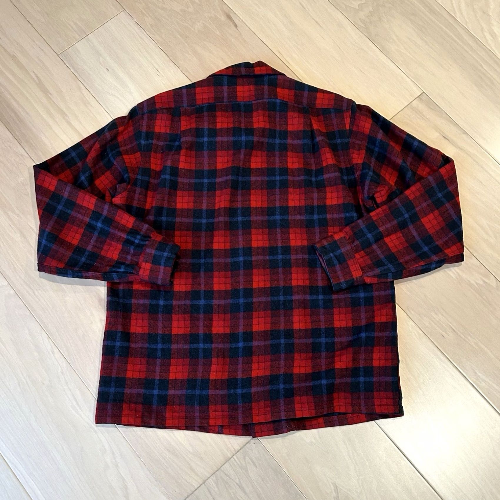 Pendleton VINTAGE Pendleton Board Shirt Mens Medium Red Plaid Wool Long Sleeve Button-Up Collar Loop Pockets 100% Wool USA Size US M / EU 48-50 / 2 - 3 Thumbnail