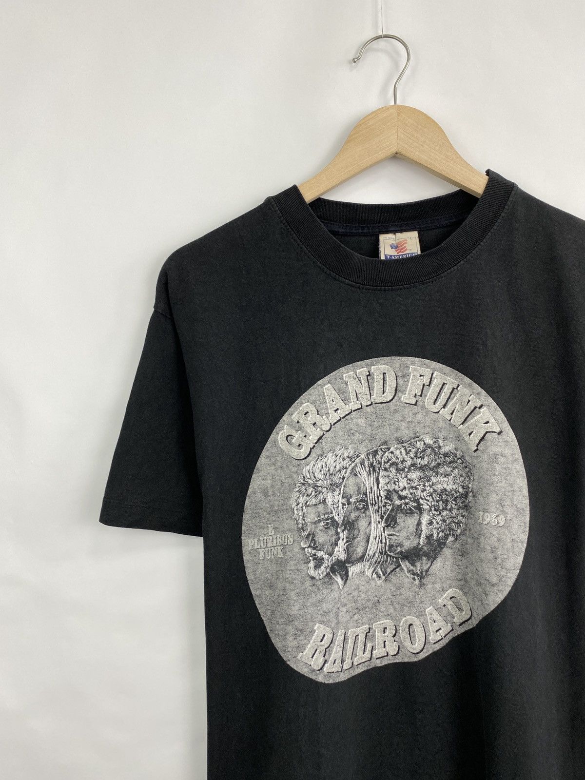 Band Tees 🇺🇸 Vintage 90s Grand Funk Railroad The American Hard Rock Tee Size US L / EU 52-54 / 3 - 2 Thumbnail
