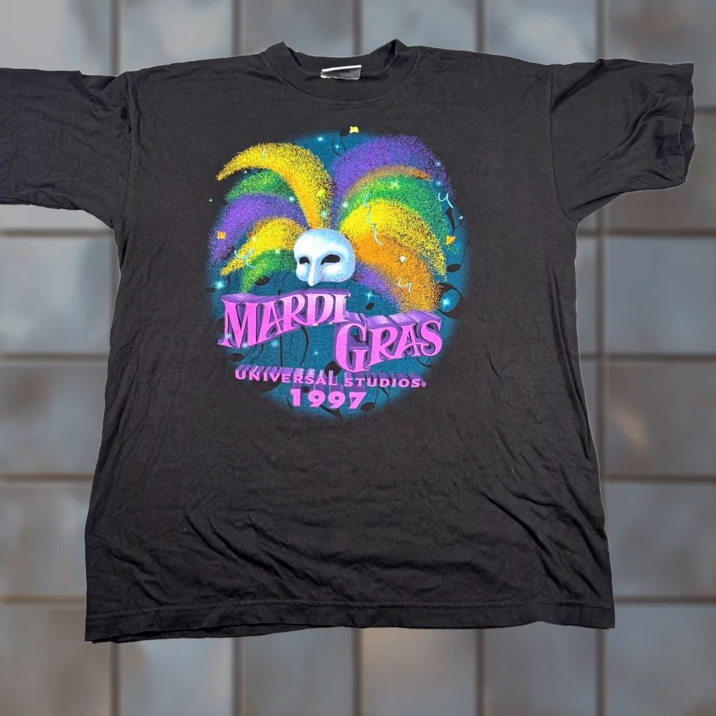 Vintage VINTAGE Universal Studios Mardi Gras Shirt Men Large Black 1997 Graphic Tee Short Sleeve Crew Neck Logo 100% Cotton Knit One Size M Adult Mens? Size US M / EU 48-50 / 2 - 1 Thumbnail