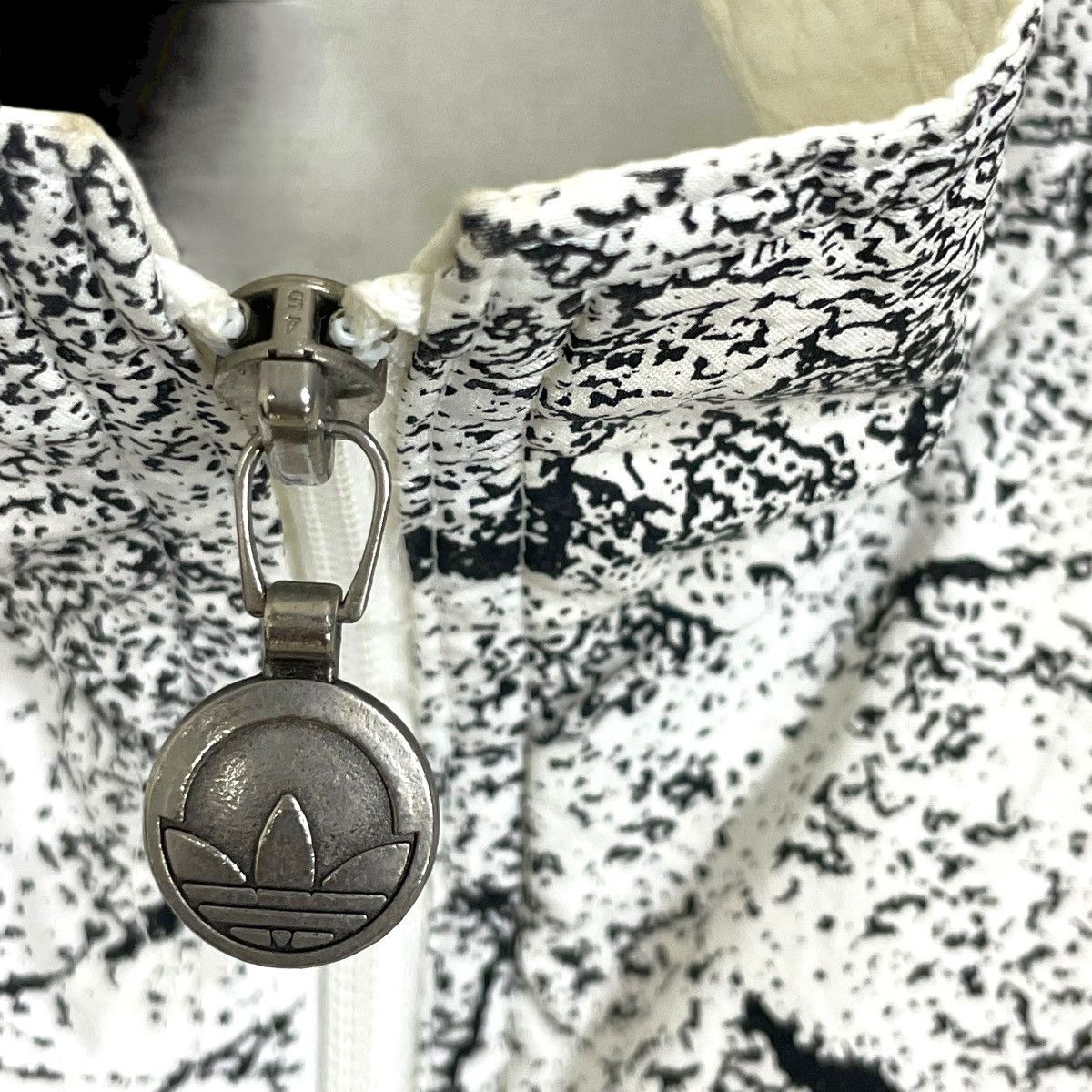 Adidas Vintage Adidas Descente Jacket Zipper Windbreaker Over Print Size US M / EU 48-50 / 2 - 9 Thumbnail
