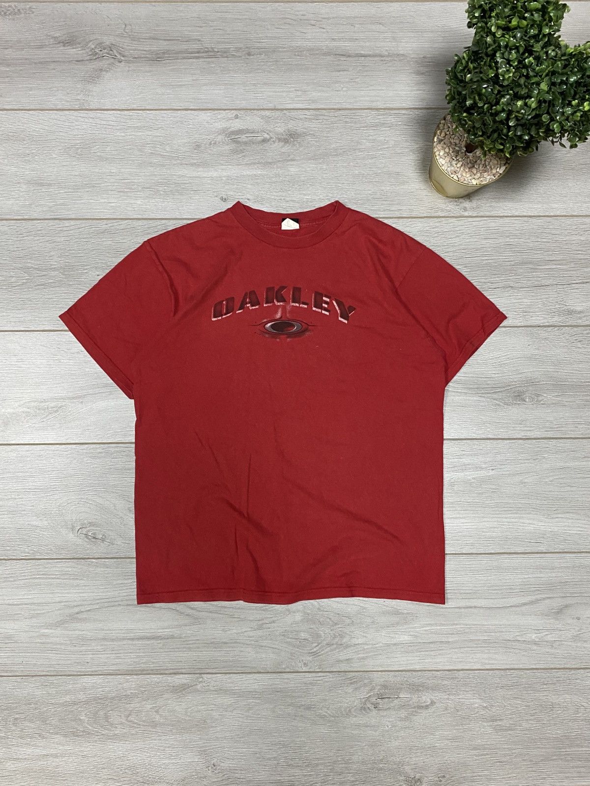 Vintage Oakley circle vintage big logo print t-shirt Size US L / EU 52-54 / 3 - 1 Thumbnail