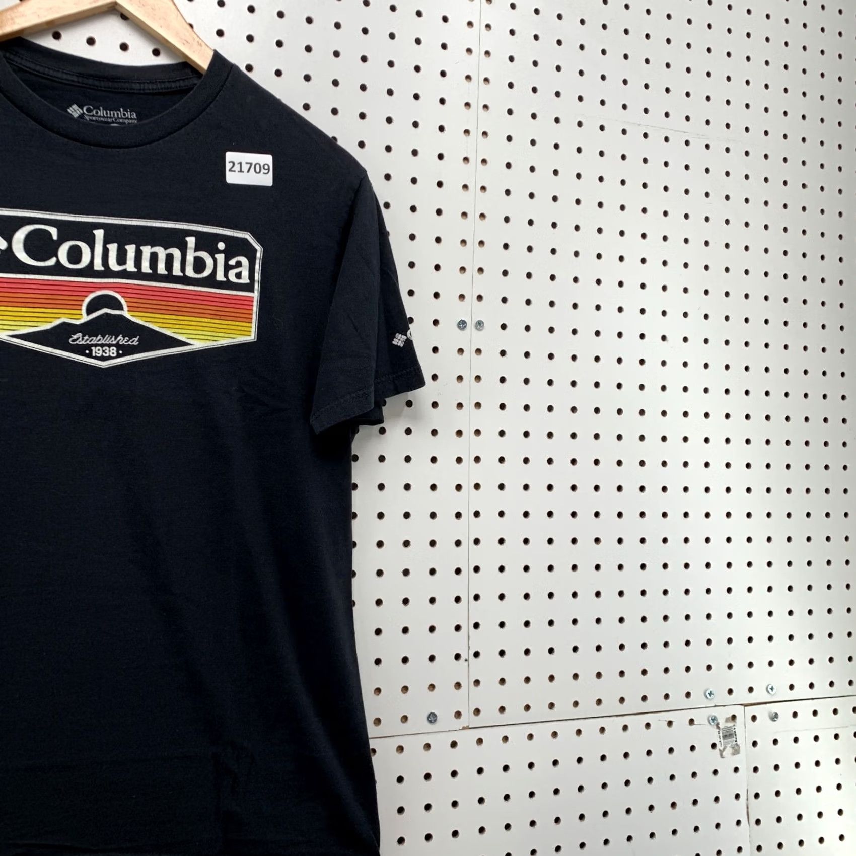 Logo 7 Columbia Shirt Mountain Sun Graphic Logo Adult Small Short Sleeve Black 18.5x26.5 Mens / Unisex Size US S / EU 44-46 / 1 - 4 Thumbnail