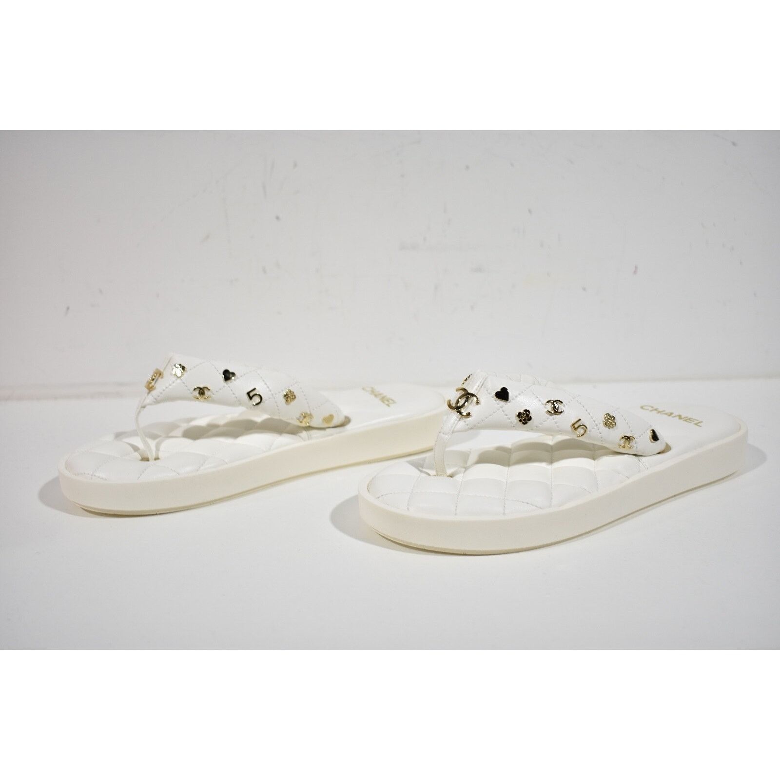 Chanel Chanel 23P White Quilted Charms Padded Pool Thong Logo Size US 10 / IT 40 - 10 Thumbnail