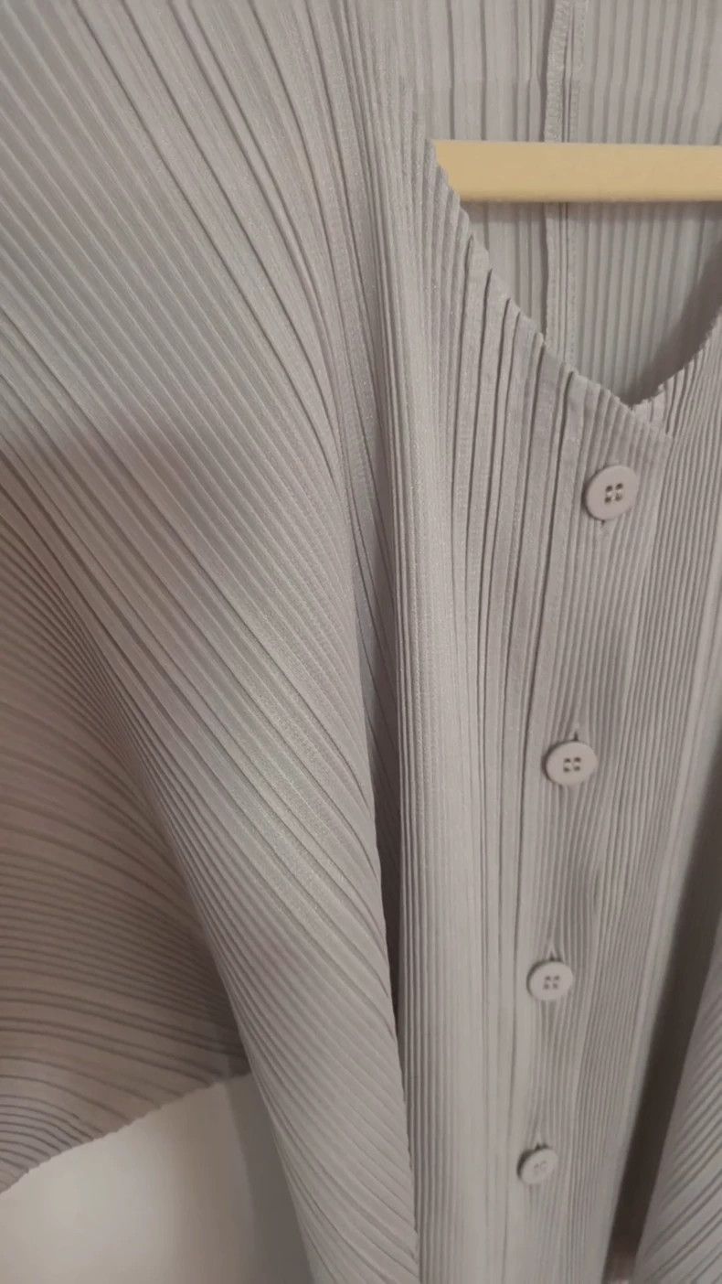 Issey Miyake Issey Miyake size:3 A light grey cardigan Size XS / US 0-2 / IT 36-38 - 1 Thumbnail