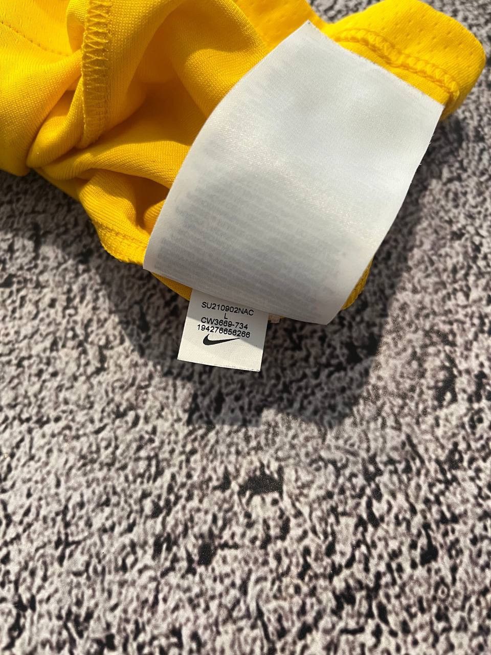 NBA × Nike × Vintage Nike Lebron James La Lakers Swingman Home Jersey Size 48 Size US M / EU 48-50 / 2 - 11 Thumbnail