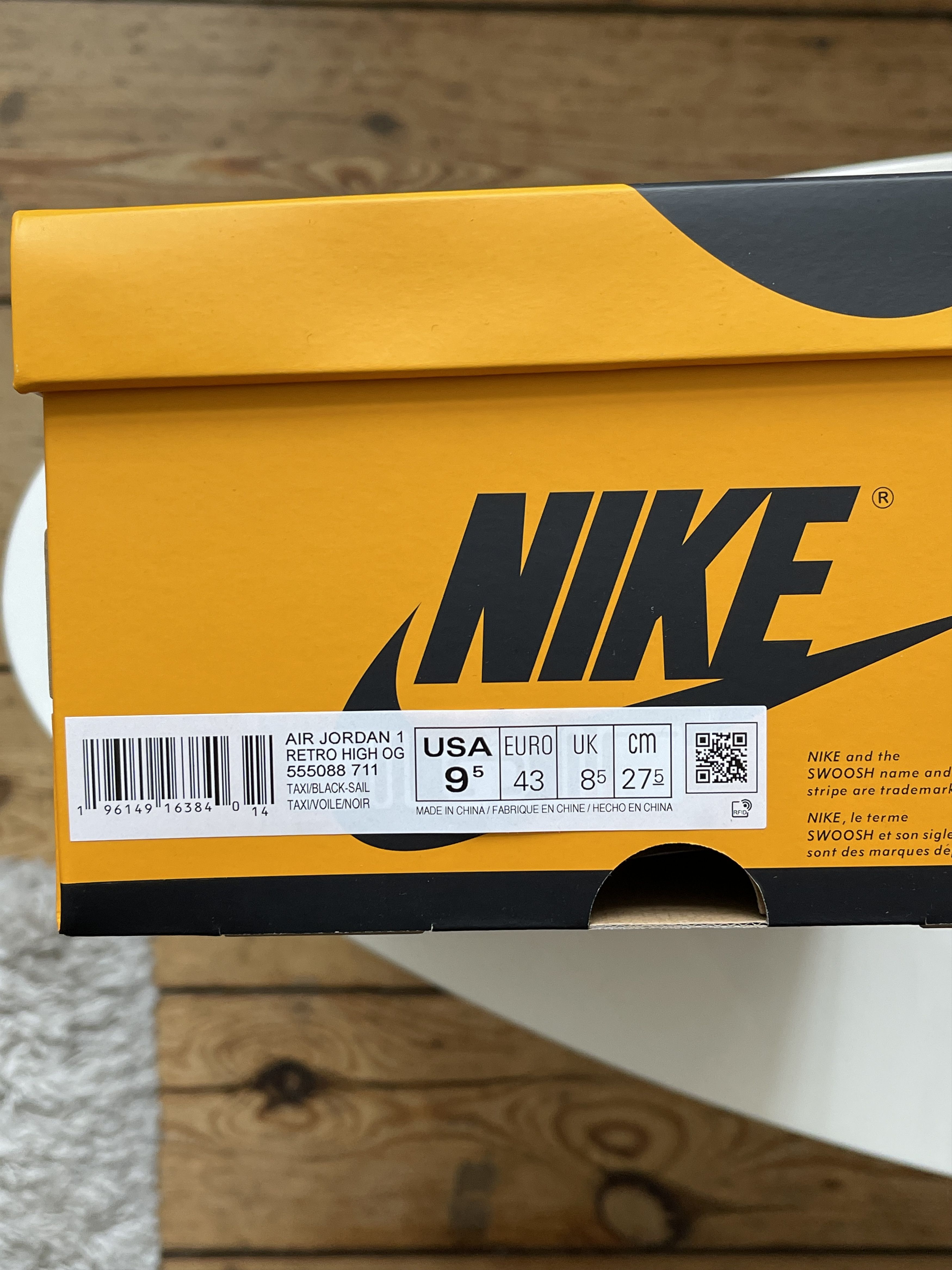 Jordan Brand Nike 2022 Air Jordan 1 Retro High OG 'Yellow Toe' Size US 9.5 / EU 42-43 - 3 Thumbnail