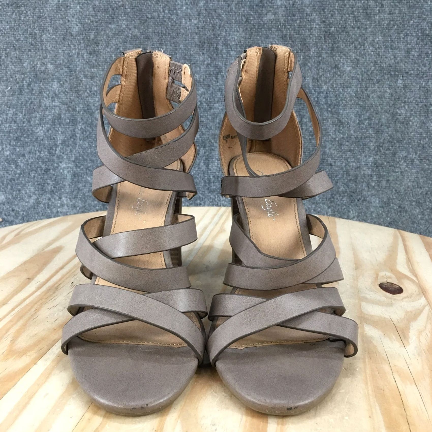 Vintage American Eagle Sandals Womens 7.5 Beige Strappy Faux Leather Heels Zip Back Size US 8 / IT 38 - 4 Thumbnail