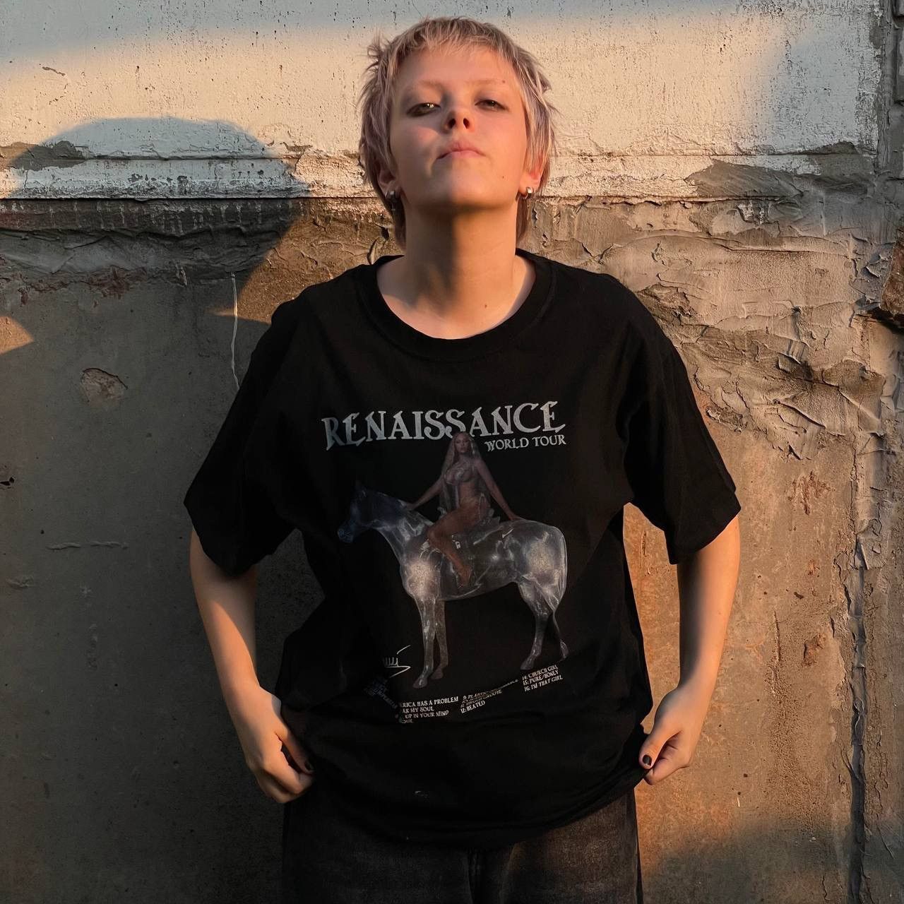 Vintage Vintage Renaissance World Your T-shirts Band Rock Y2K 00s Size US XL / EU 56 / 4 - 1 Thumbnail