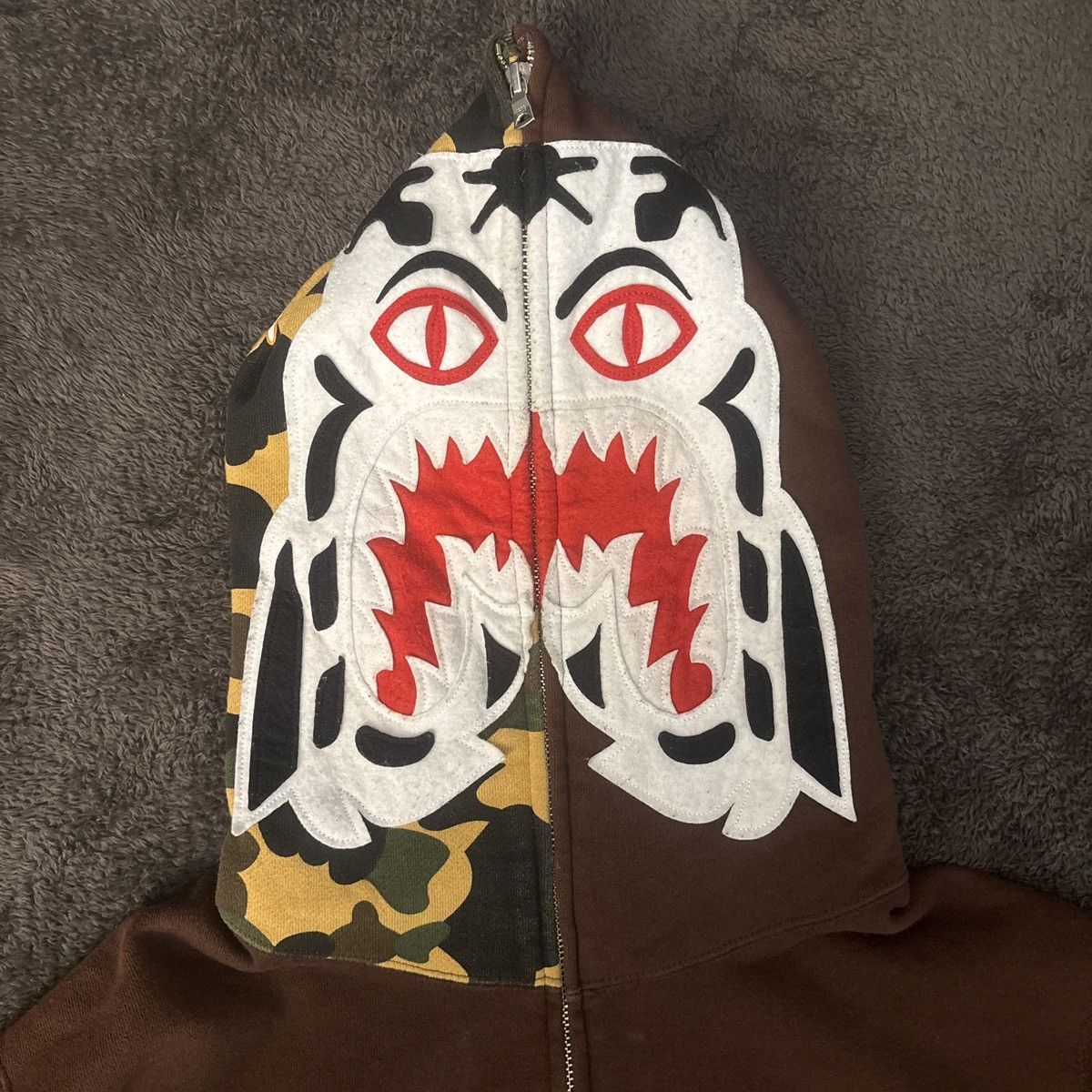Bape BAPE 1st Camo White Tiger Full Zip Hoodie 'Brown' Size US L / EU 52-54 / 3 - 2 Thumbnail