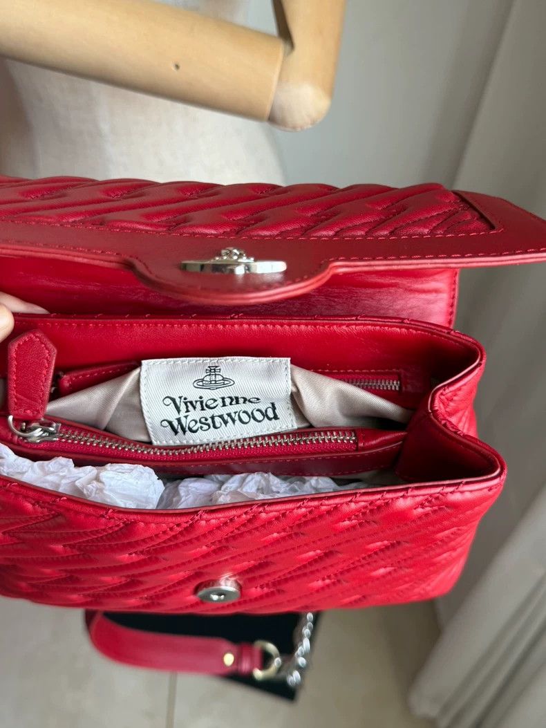 Vivienne Westwood Vivienne Westwood Saturn red lightning flip cover chain ba Size ONE SIZE - 9 Thumbnail