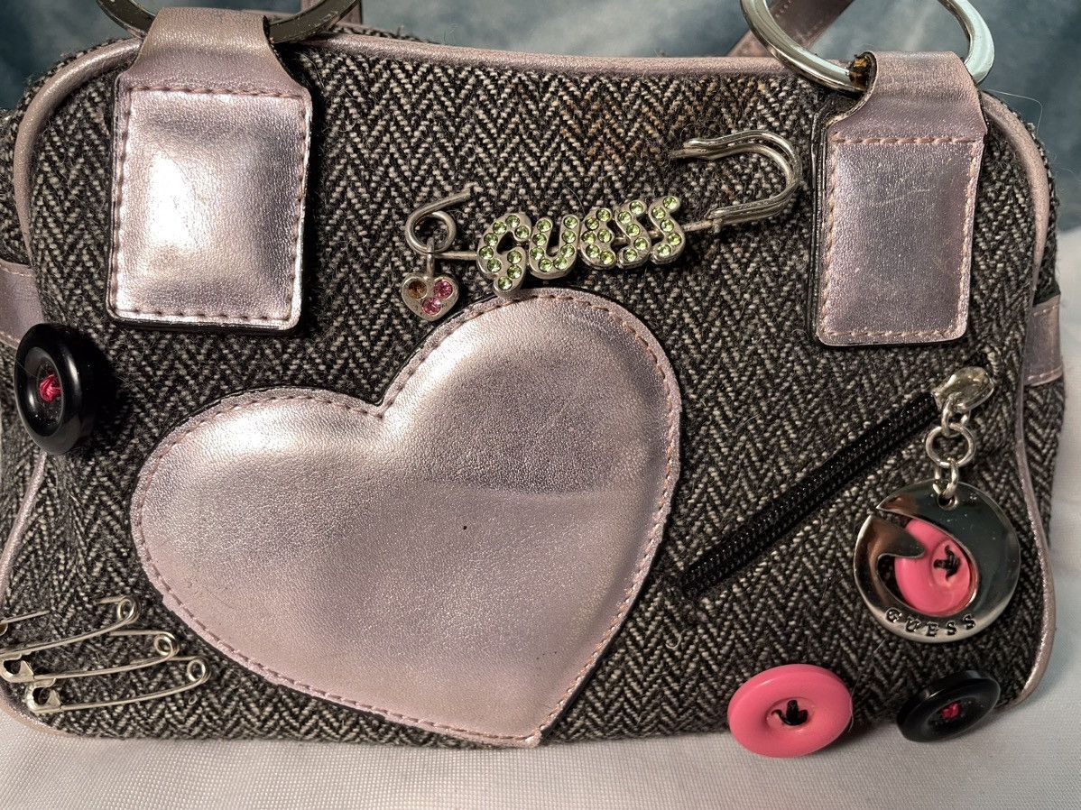 Guess Guess Fun Purse - Excellent For A Teen Size ONE SIZE - 4 Thumbnail