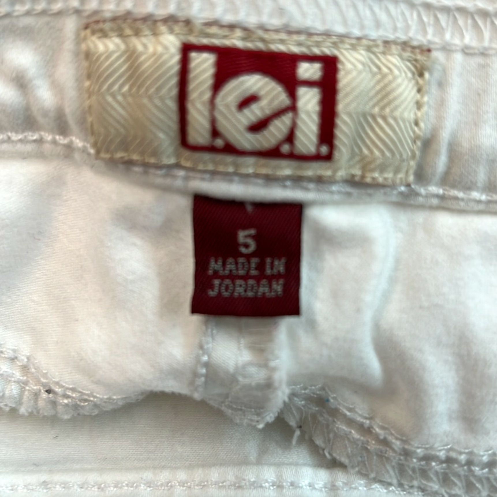 L.E.I. L.e.i. Jeans Women Cropped White Size 5 Ultra Low Rise Cropped Jeans 5-Pocket Denim Size 27" / US 4 / IT 40 - 6 Thumbnail