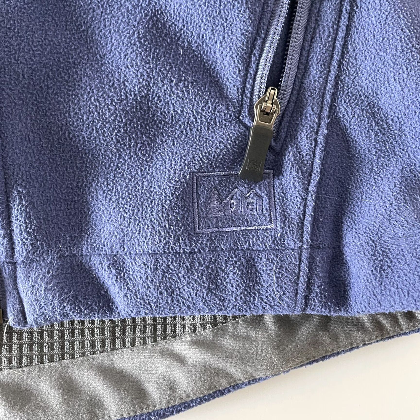 Vintage REI Fleece Full Zip Vest Women's XS Gray Purple Shirt Vest Womens XS Gray Size XS / US 0-2 / IT 36-38 - 3 Thumbnail