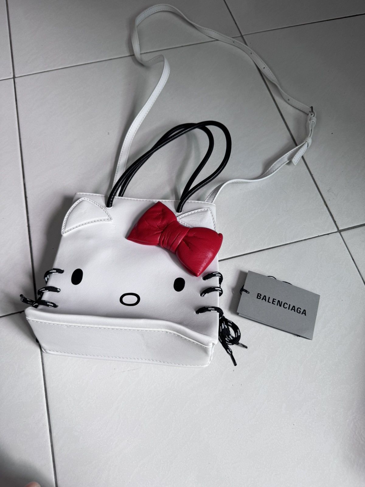 Balenciaga SS20 HELLO KITTY RUNWAY SLING BAG Size ONE SIZE - 1 Thumbnail