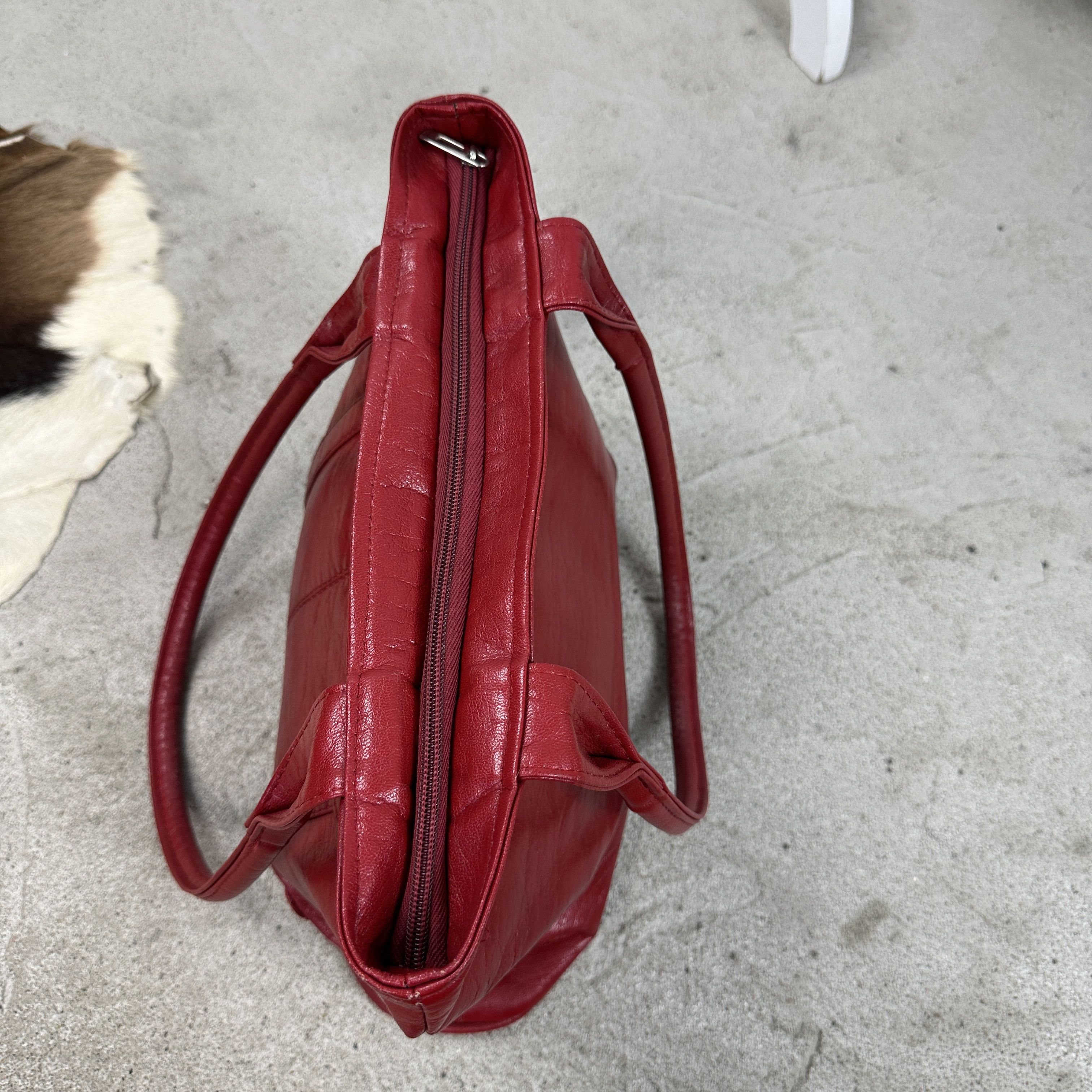 Vintage Vintage Avant Garde Faux Leather Cherry Red 00s Size ONE SIZE - 5 Thumbnail